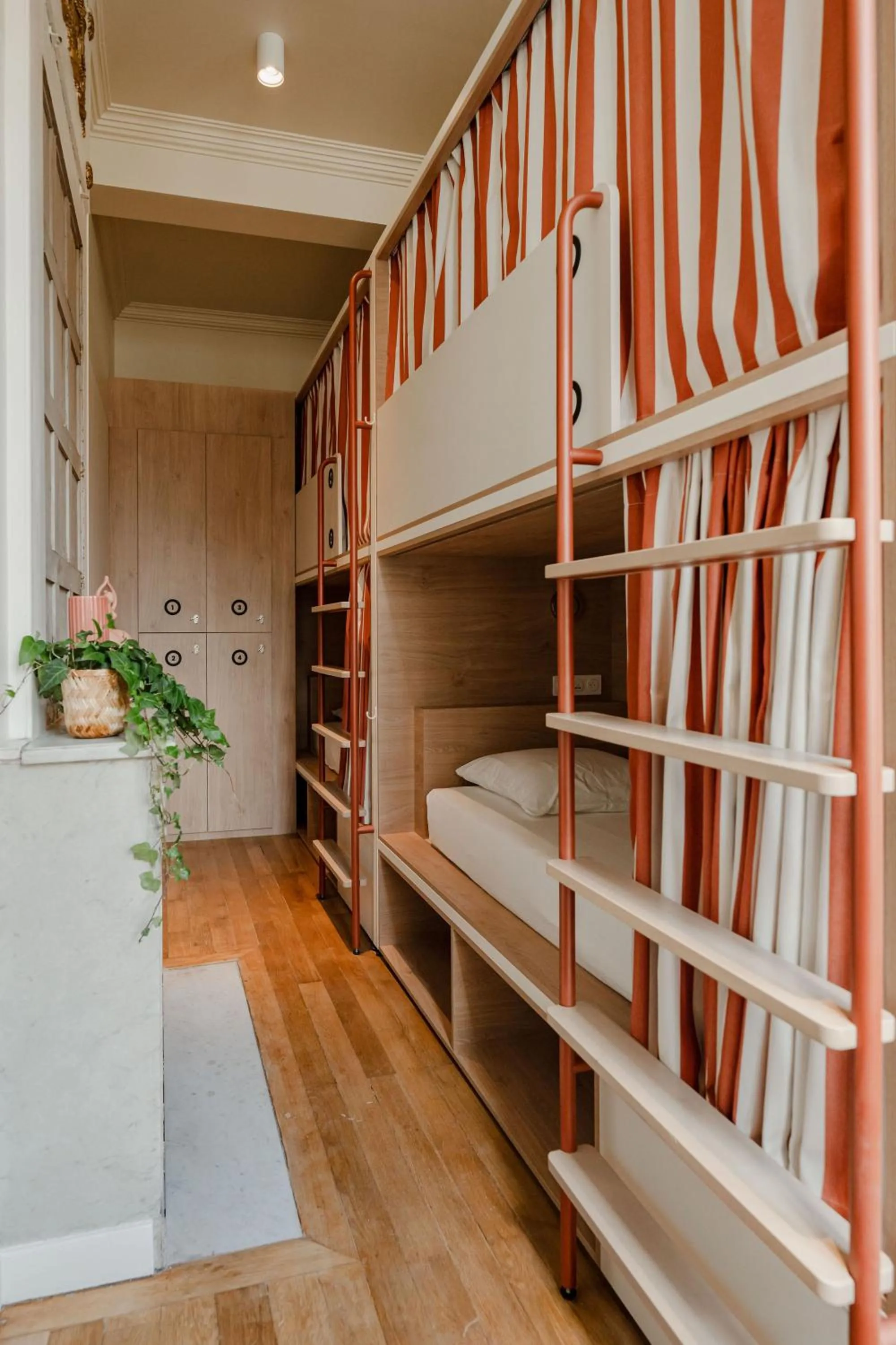 bunk bed in CENTRAL Hostel La Rochelle Centre