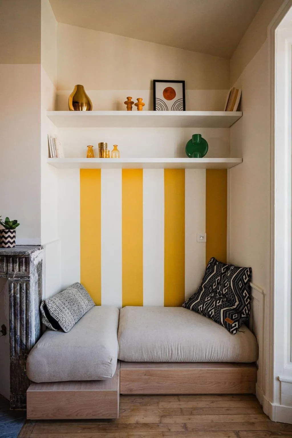 Seating area in CENTRAL Hostel La Rochelle Centre