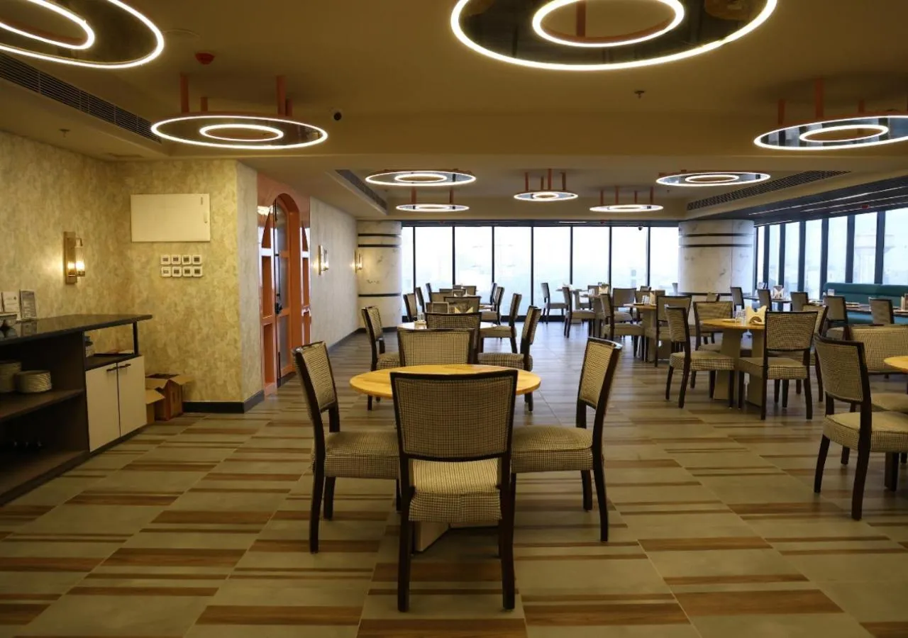 Restaurant/places to eat in All Starr Club