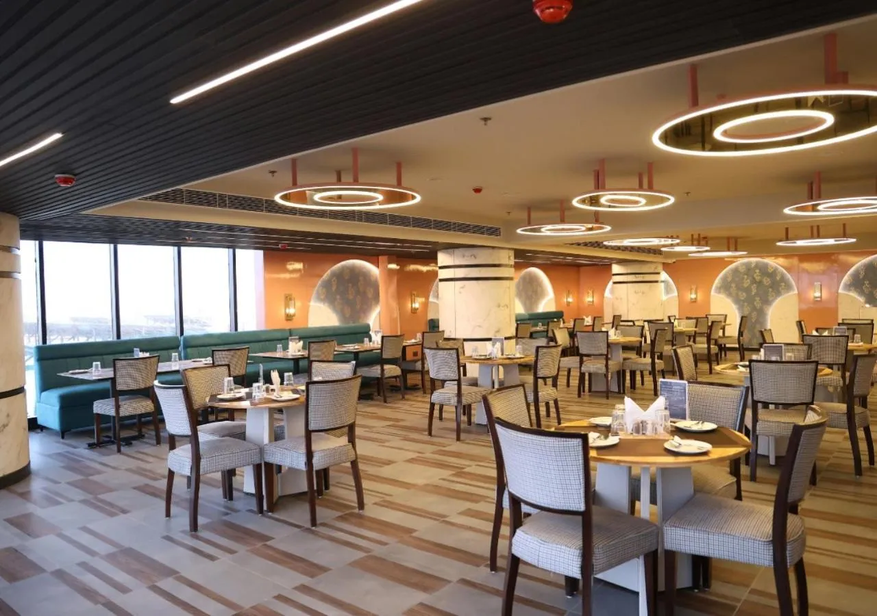 Restaurant/places to eat in All Starr Club