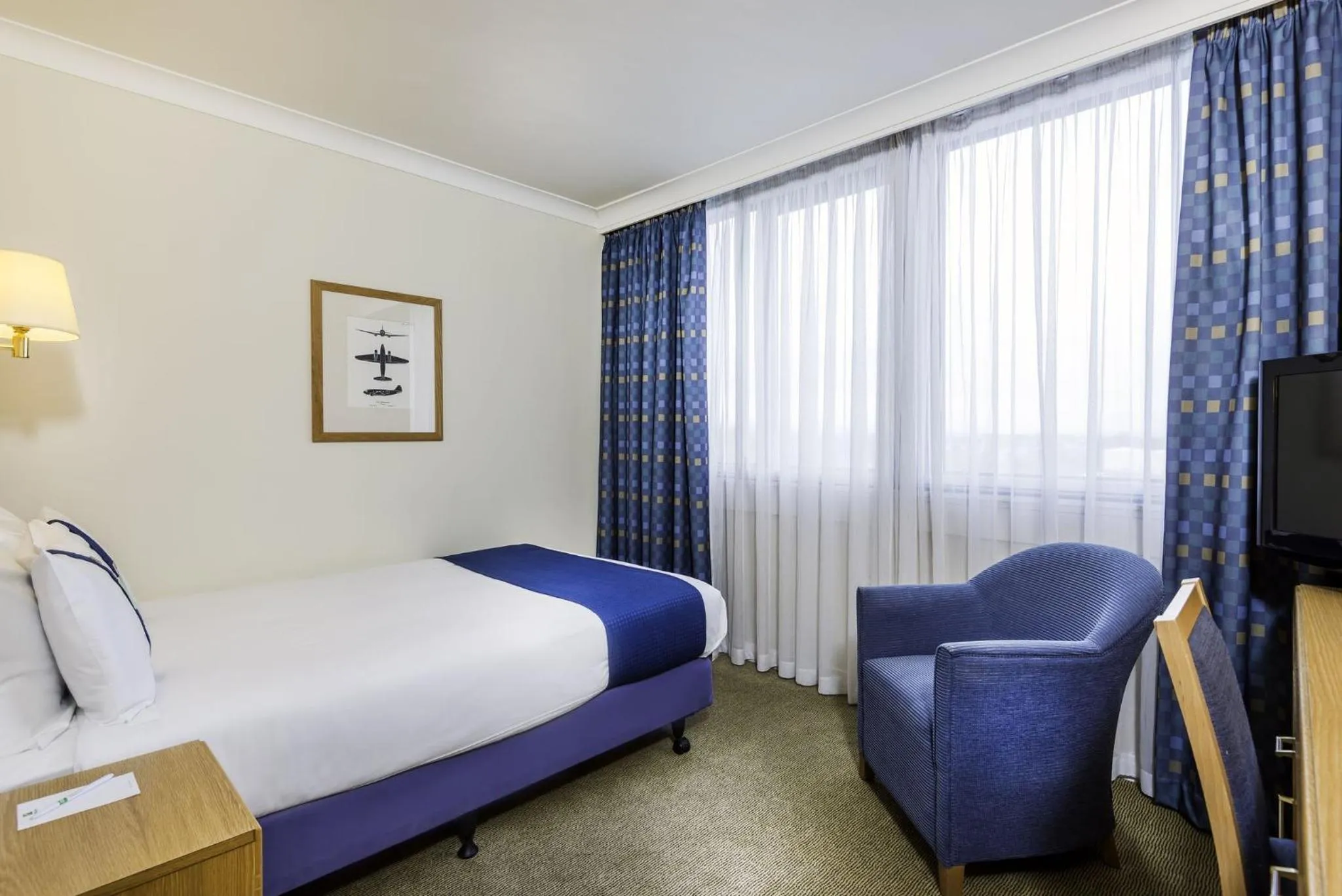Photo of the whole room, Bed in Holiday Inn - Glasgow Airport by IHG