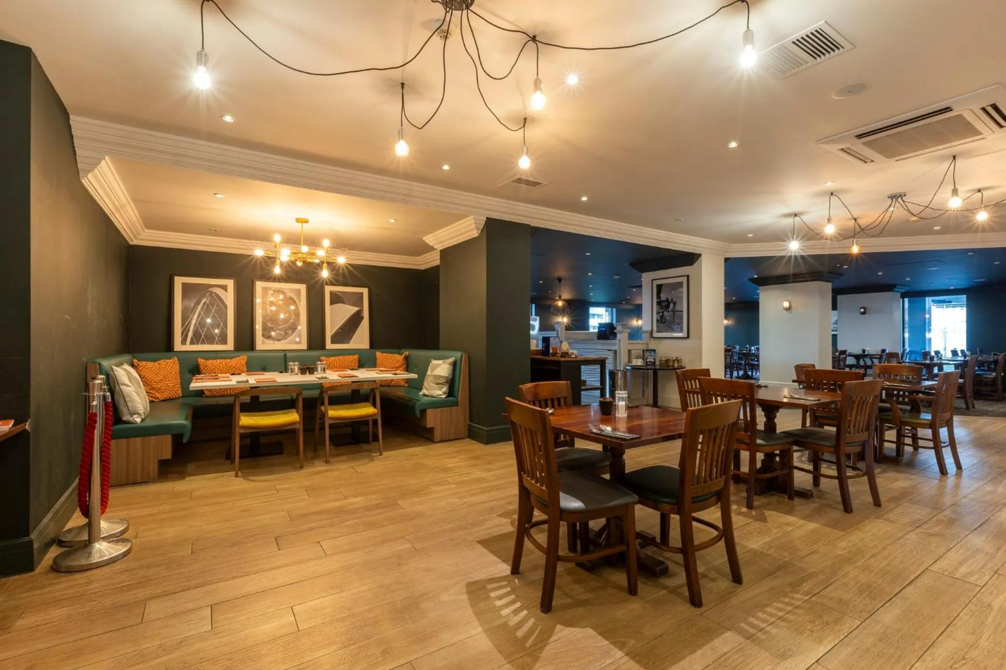 Restaurant/places to eat in Holiday Inn - Glasgow Airport by IHG