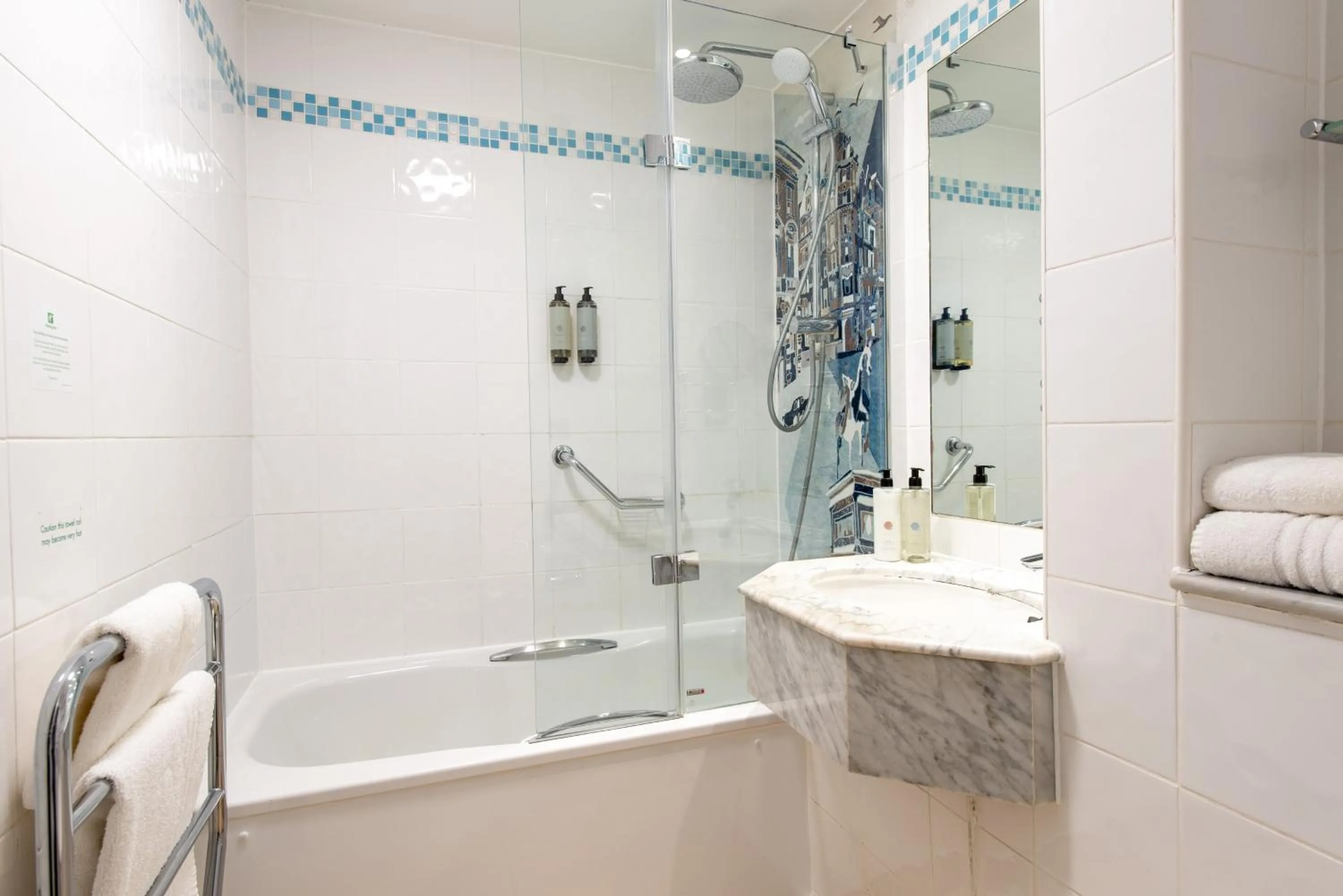 Photo of the whole room in Holiday Inn - Glasgow Airport by IHG