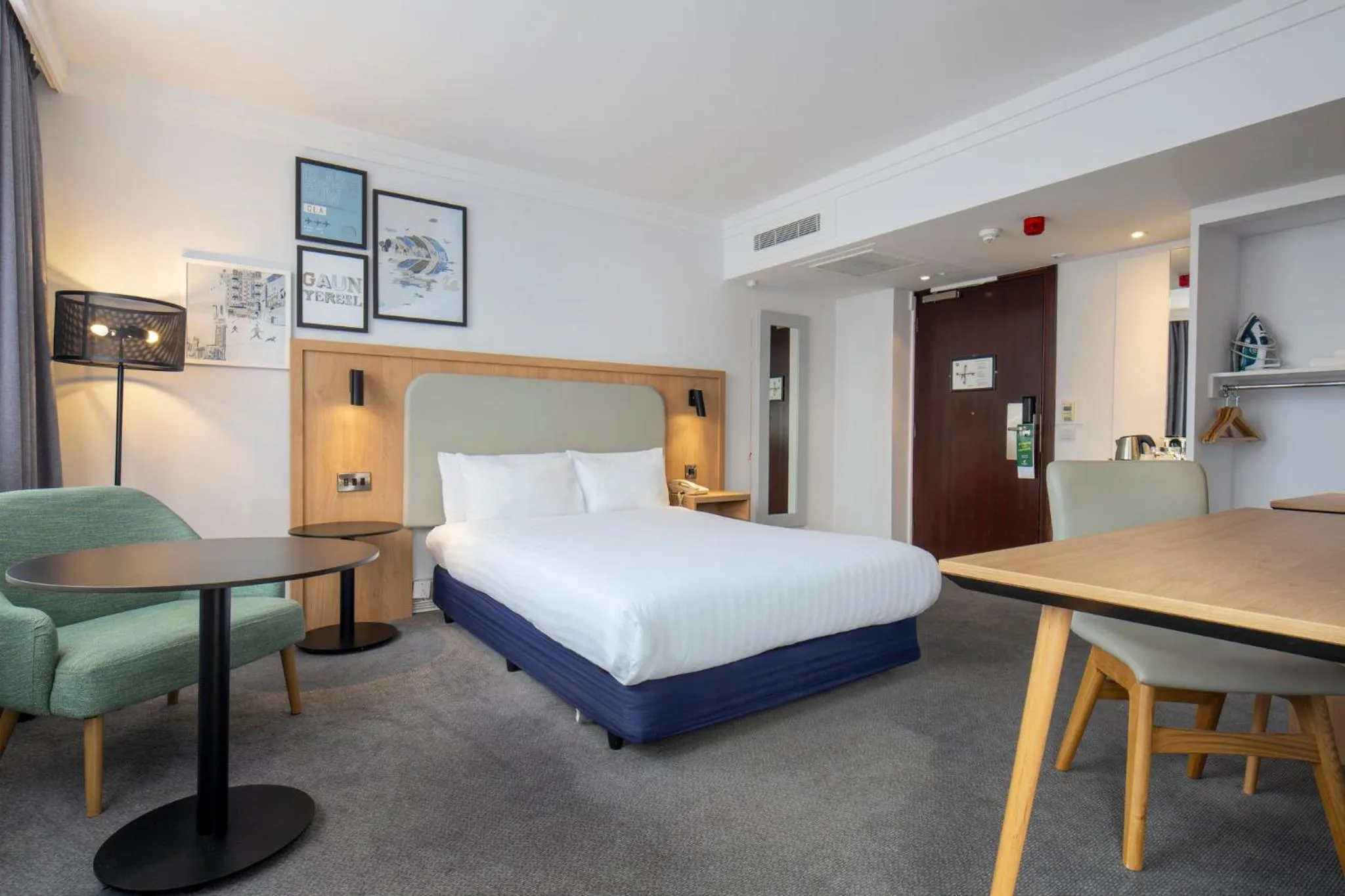 Photo of the whole room, Bed in Holiday Inn - Glasgow Airport by IHG