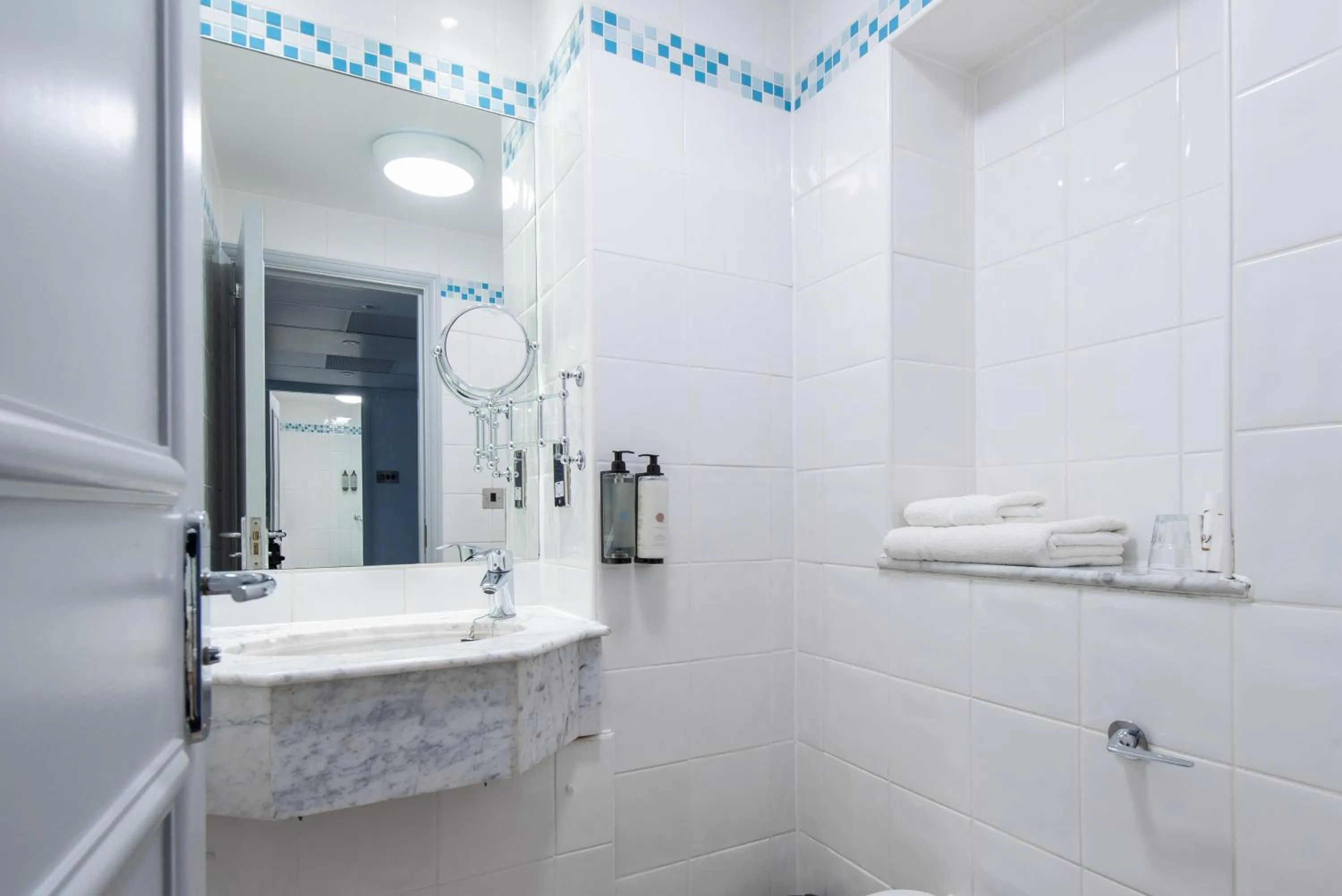 Photo of the whole room in Holiday Inn - Glasgow Airport by IHG