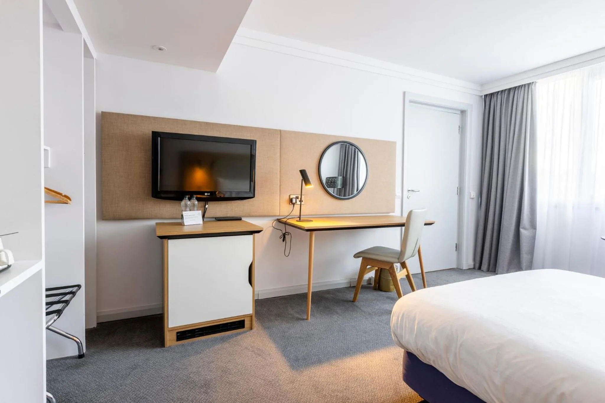 Photo of the whole room, Bed in Holiday Inn - Glasgow Airport by IHG