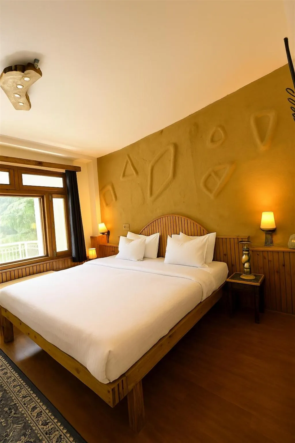 Bed in Beholden Stay And Cafe - A Luxury Boutique Hotel In Manali