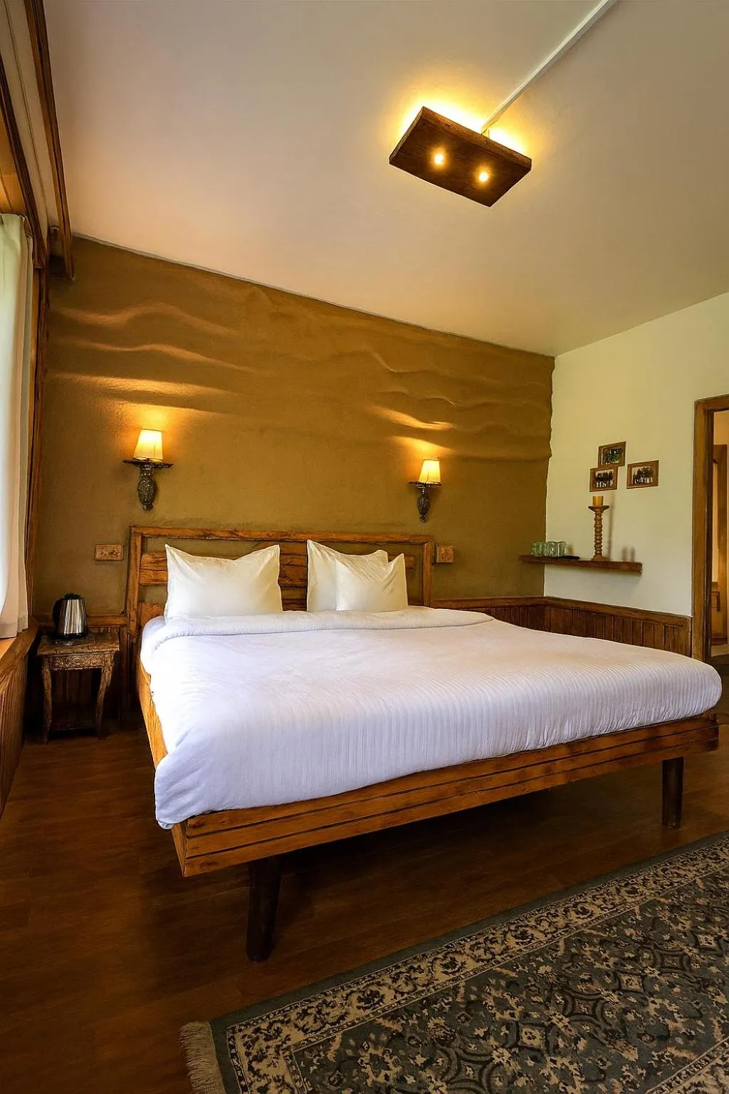 Bed in Beholden Stay And Cafe - A Luxury Boutique Hotel In Manali