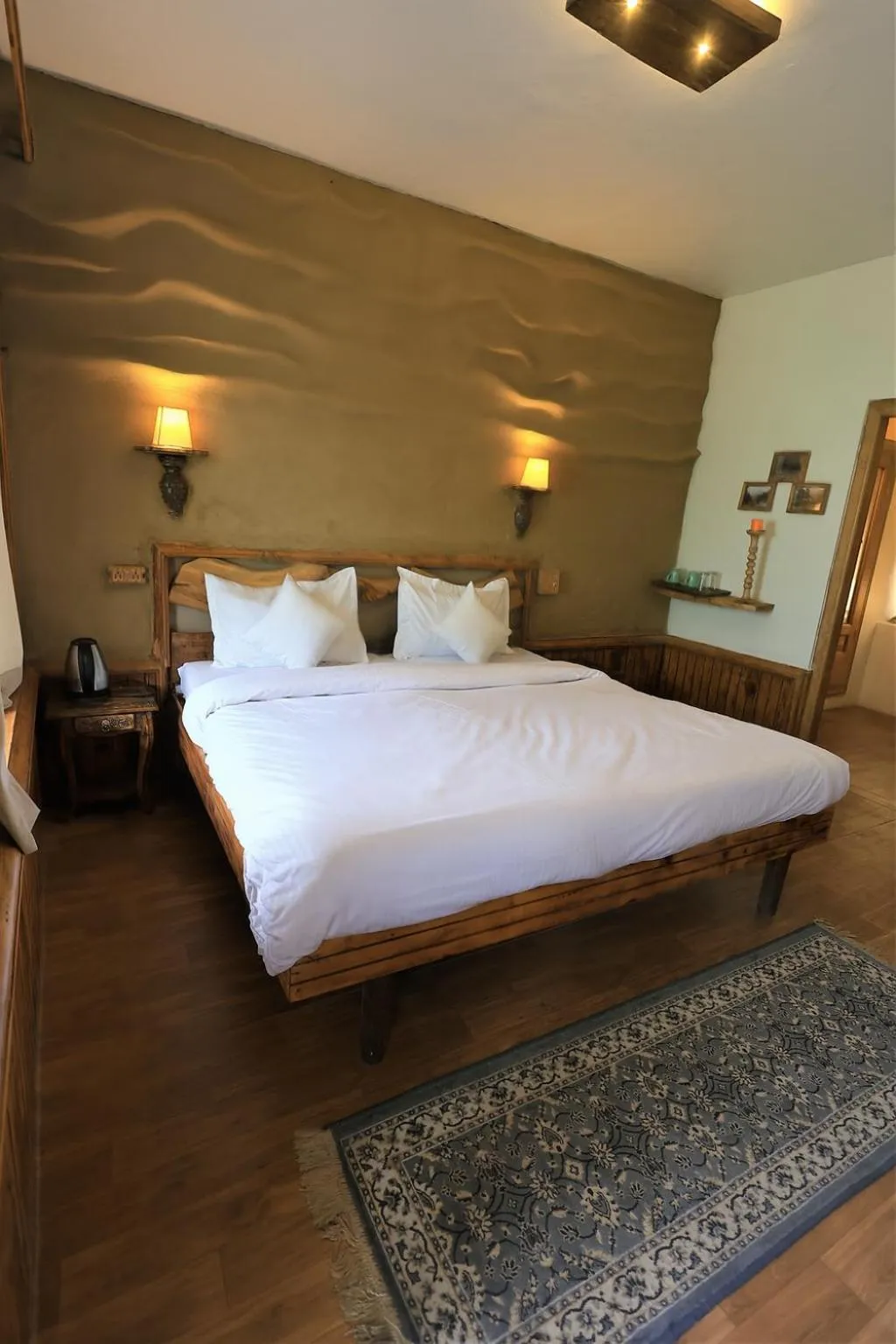 Bed in Beholden Stay And Cafe - A Luxury Boutique Hotel In Manali