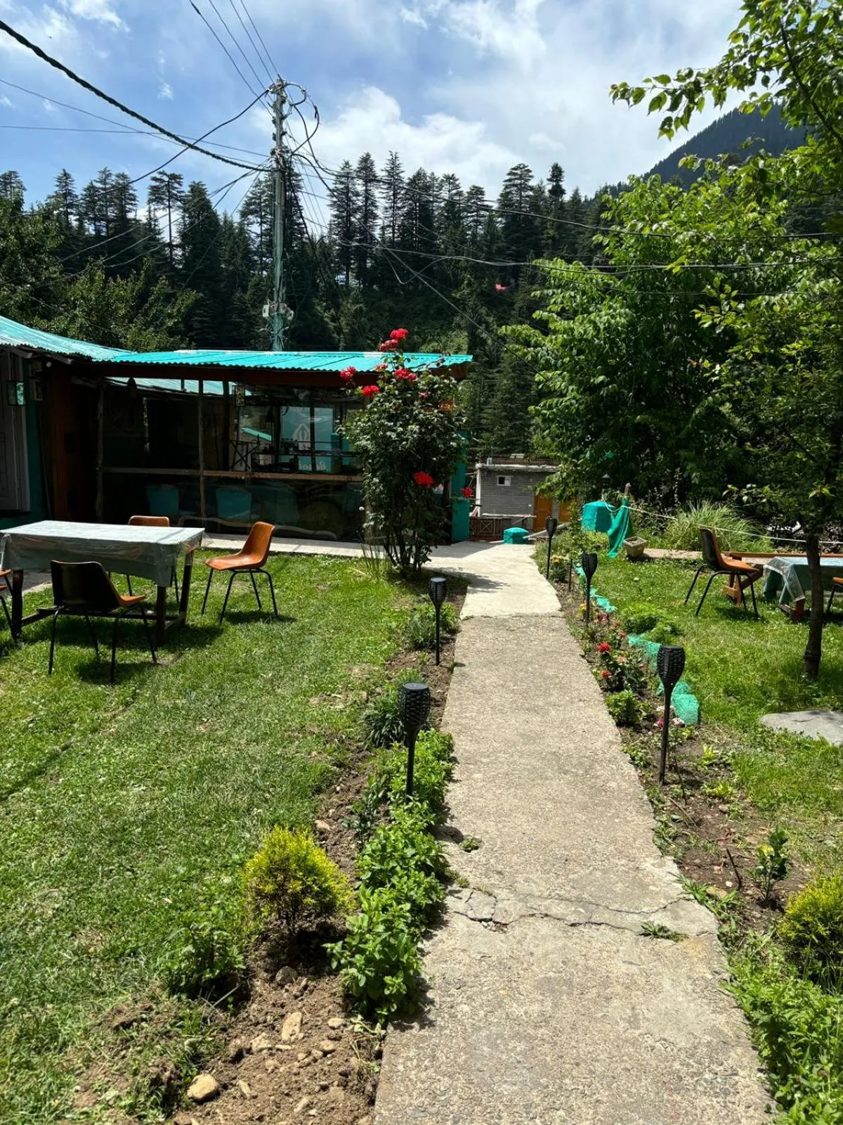 Garden in Beholden Stay And Cafe - A Luxury Boutique Hotel In Manali