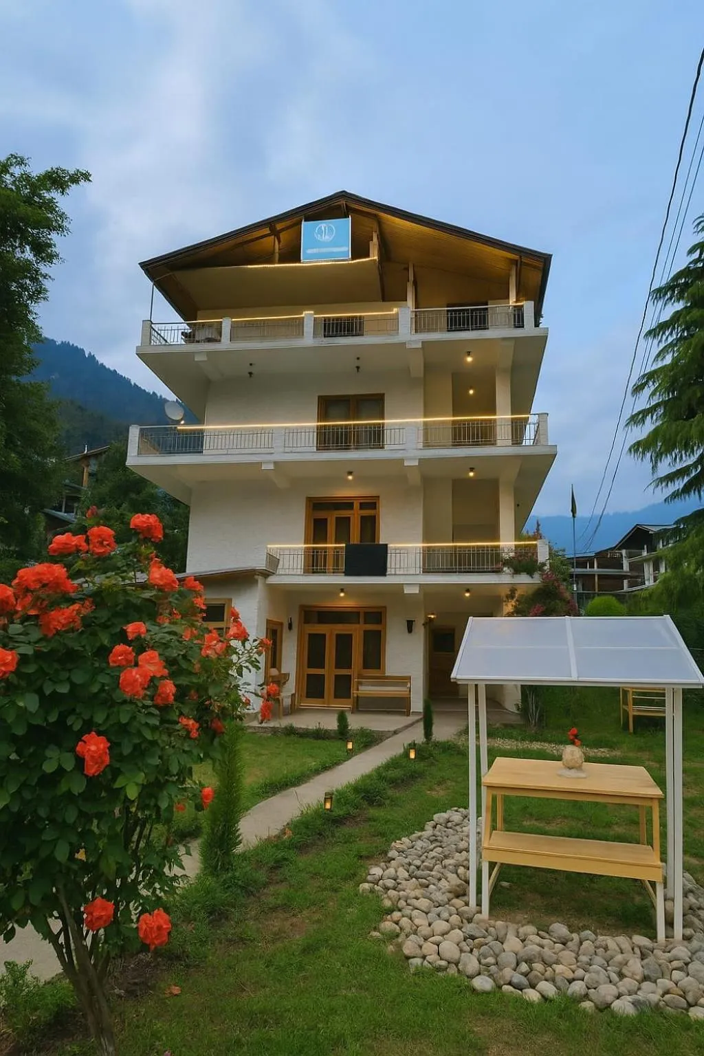 Property building in Beholden Stay And Cafe - A Luxury Boutique Hotel In Manali