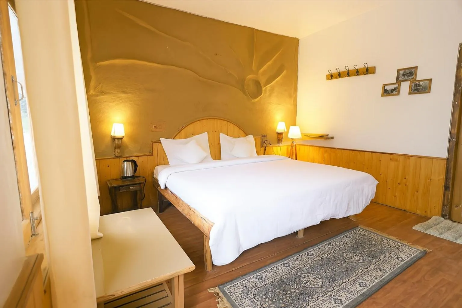 Bed in Beholden Stay And Cafe - A Luxury Boutique Hotel In Manali