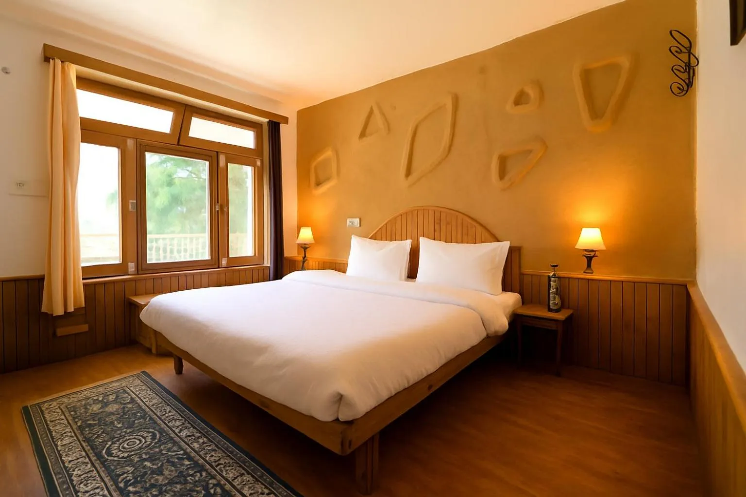 Bed in Beholden Stay And Cafe - A Luxury Boutique Hotel In Manali