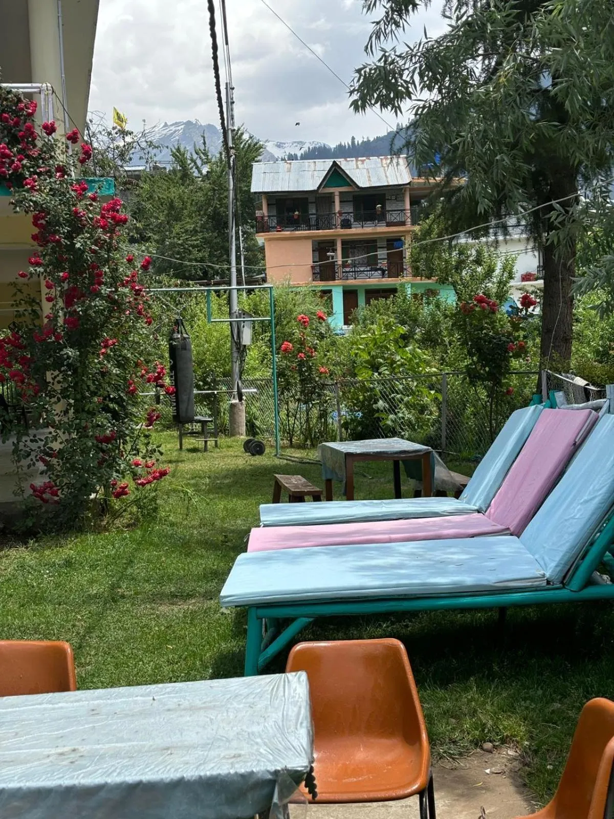 Garden in Beholden Stay And Cafe - A Luxury Boutique Hotel In Manali