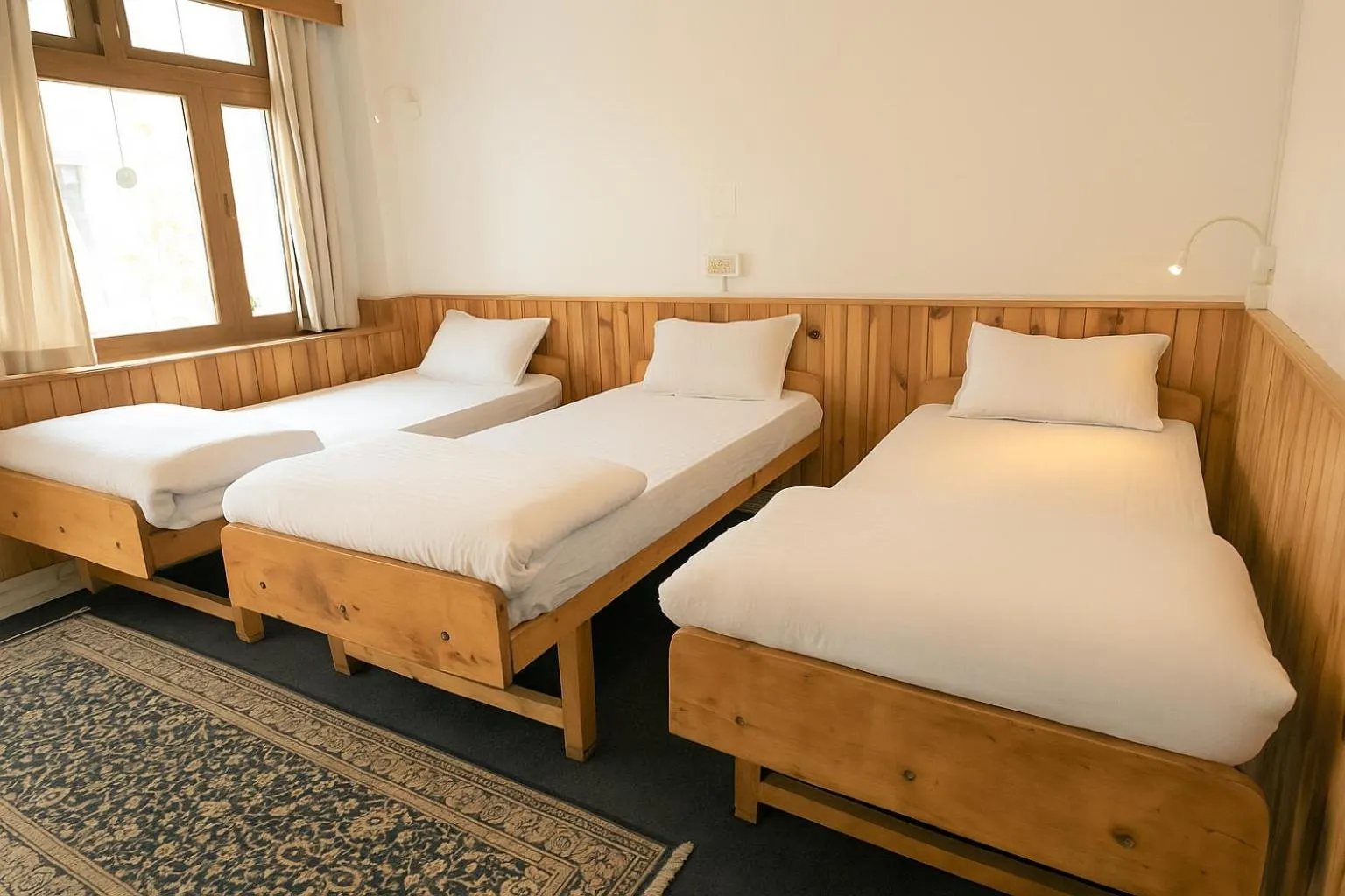 Bedroom, Bed in Beholden Stay And Cafe - A Luxury Boutique Hotel In Manali