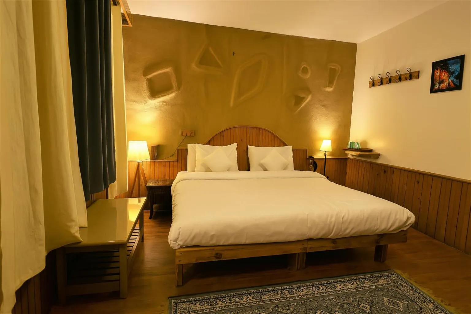 Bed in Beholden Stay And Cafe - A Luxury Boutique Hotel In Manali