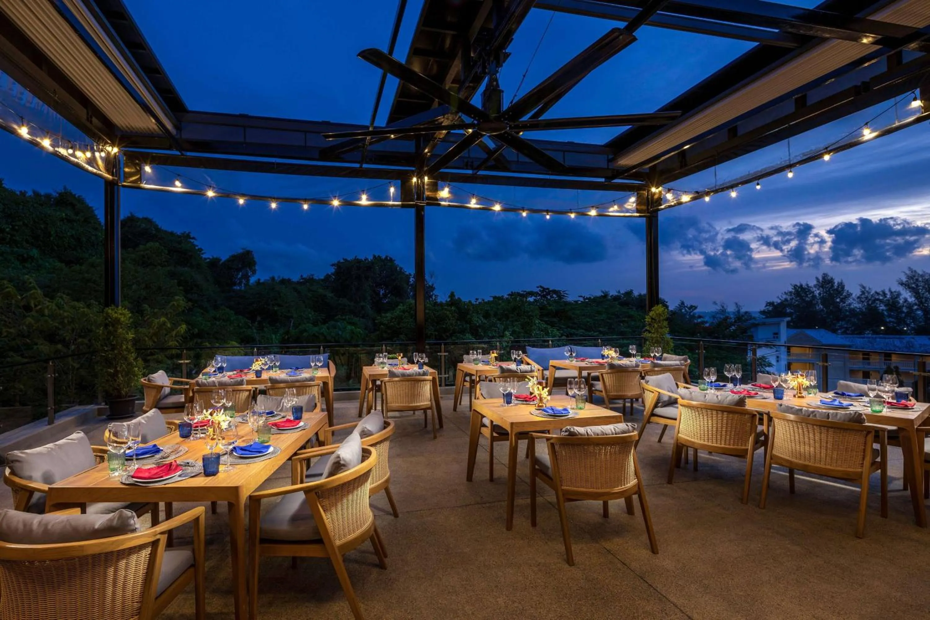 Restaurant/places to eat in The Proud Karon Beach Phuket Trademark Collection By Wyndham