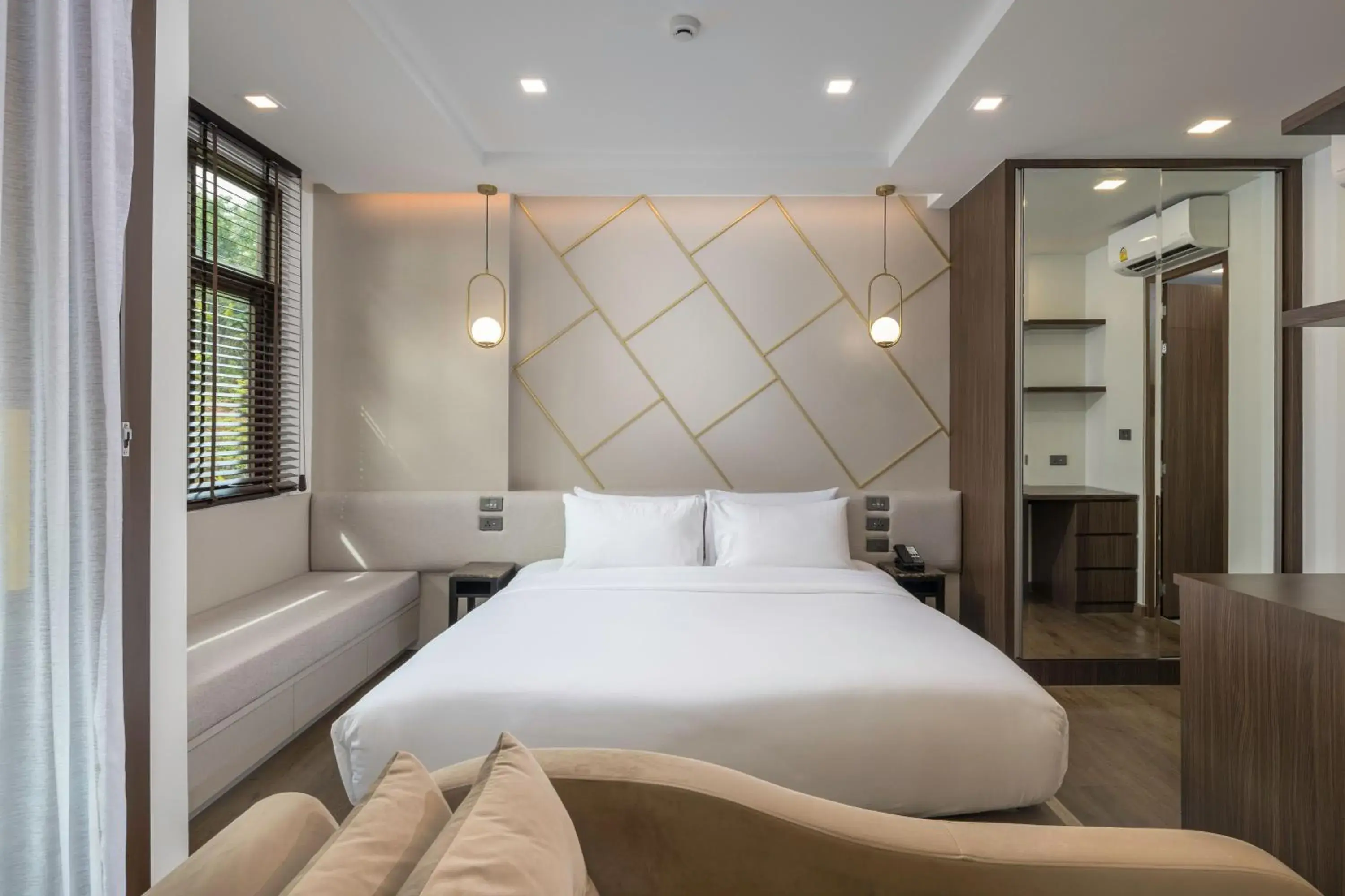 Premier King Room with Bathtub in The Proud Karon Beach Phuket Trademark Collection By Wyndham Premier King Room with Bathtub in The Proud Karon Beach Phuket Trademark Collection By Wyndham