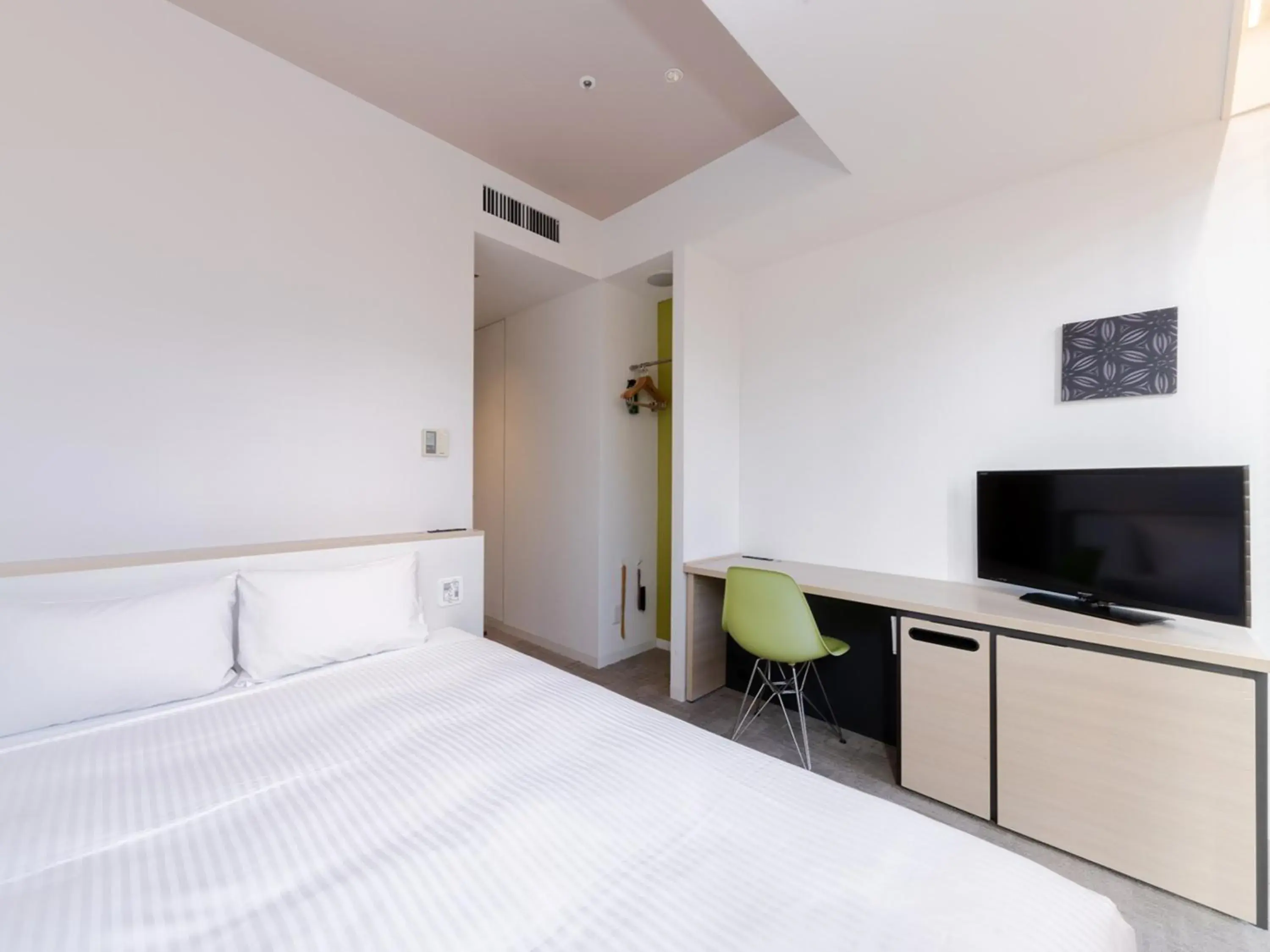 Standard Queen Room - Smoking in The OneFive Sendai Standard Queen Room - Smoking in The OneFive Sendai