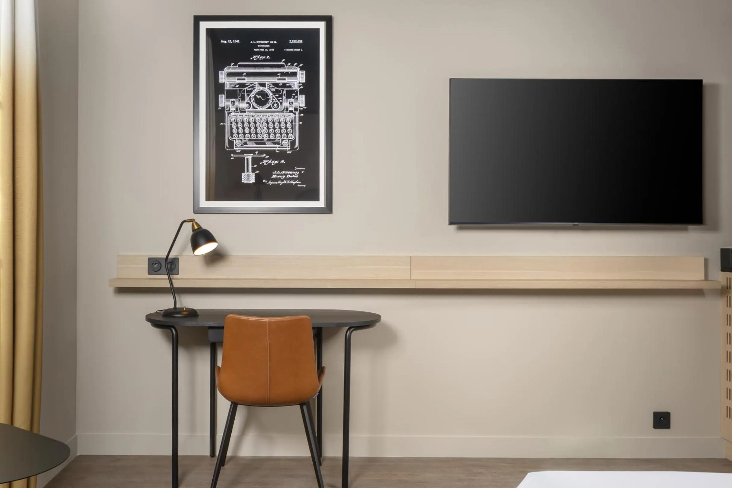 TV and multimedia in Hyatt Place Rouen