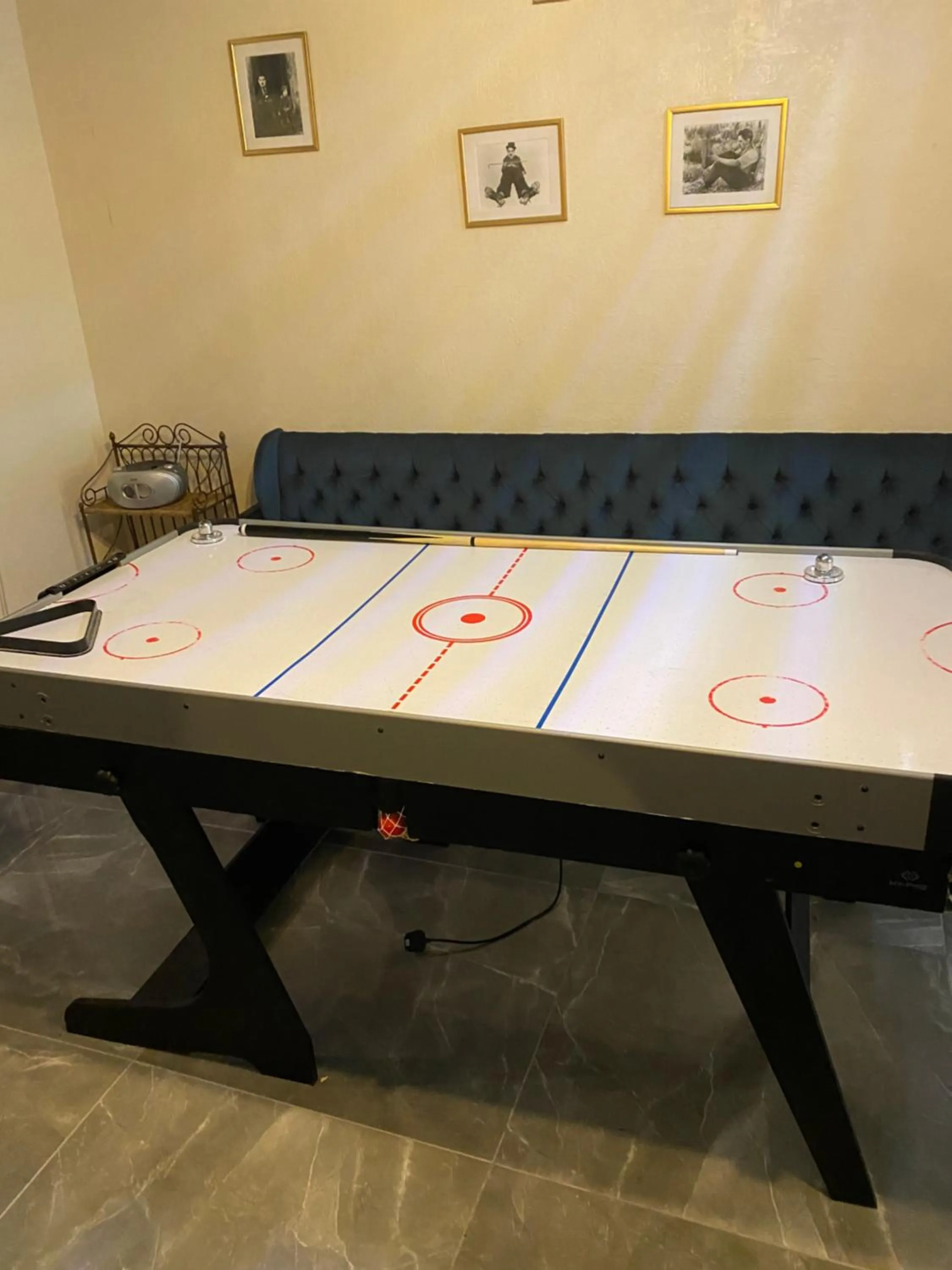 Breakfast in Chaplins