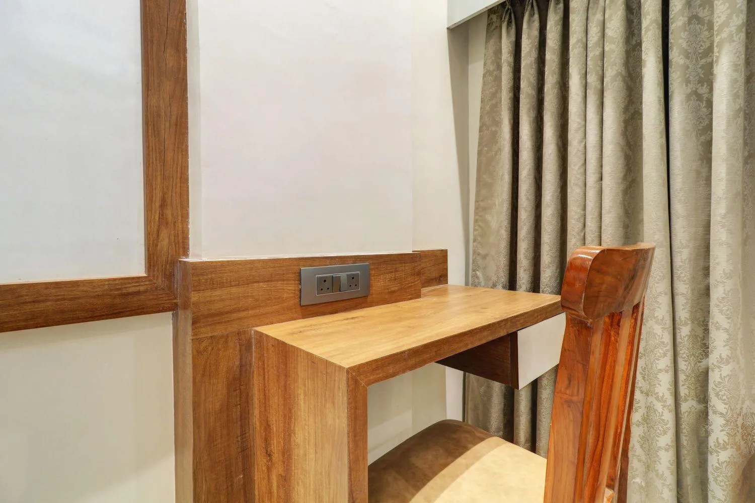 hair dresser in Hotel Flysky Rooms & Banquets