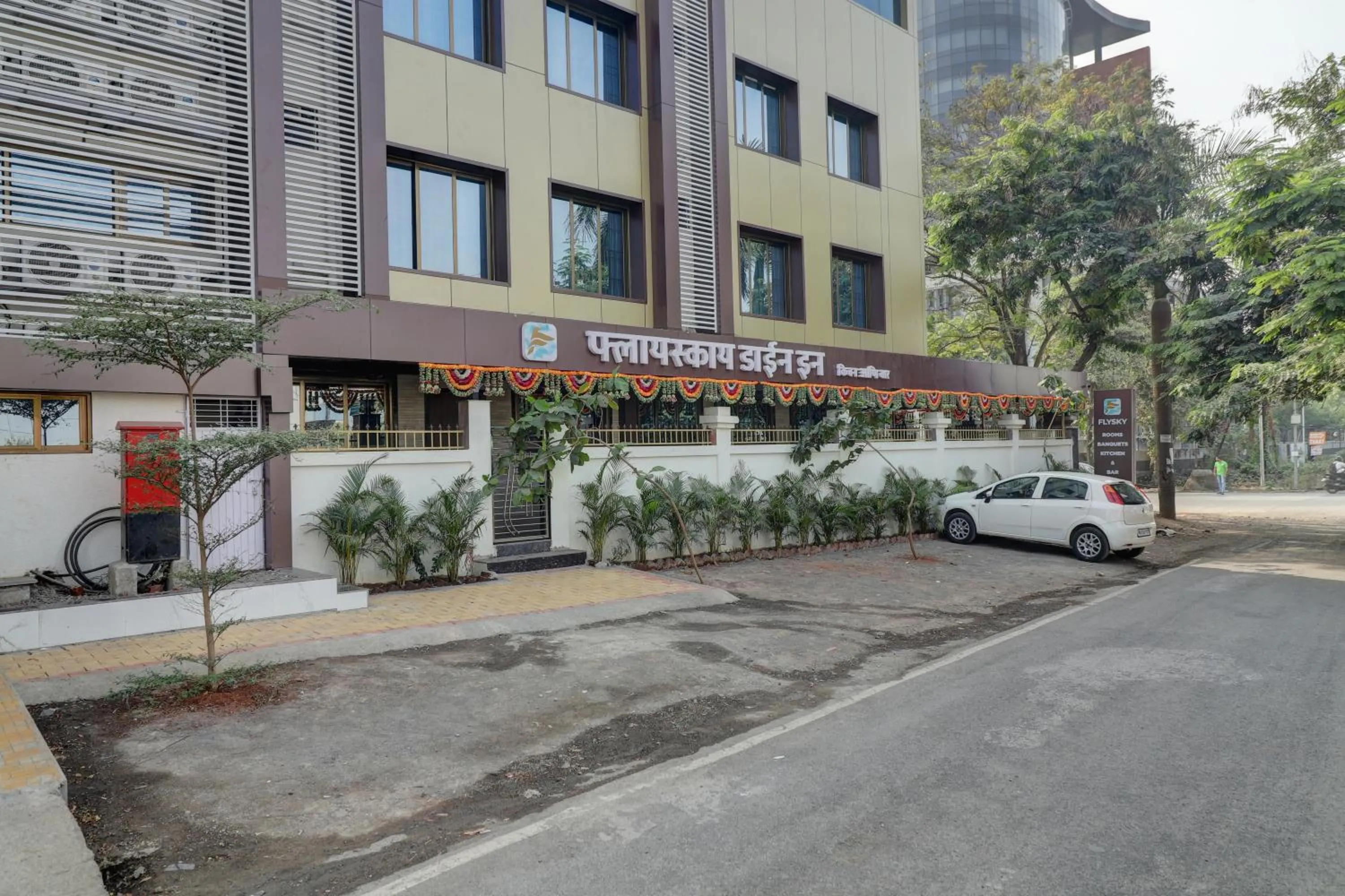 Parking in Hotel Flysky Rooms & Banquets