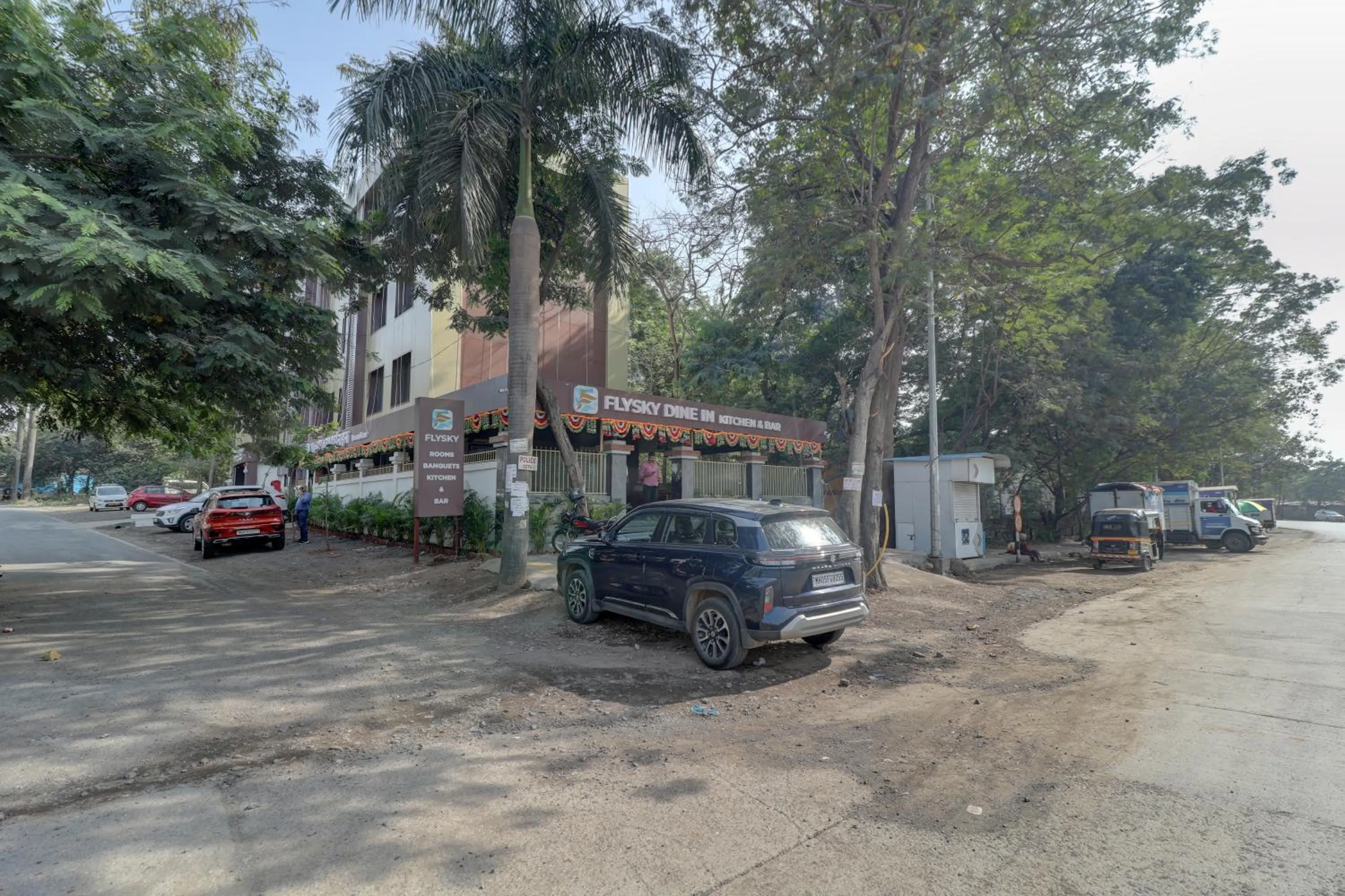 Street view in Hotel Flysky Rooms & Banquets