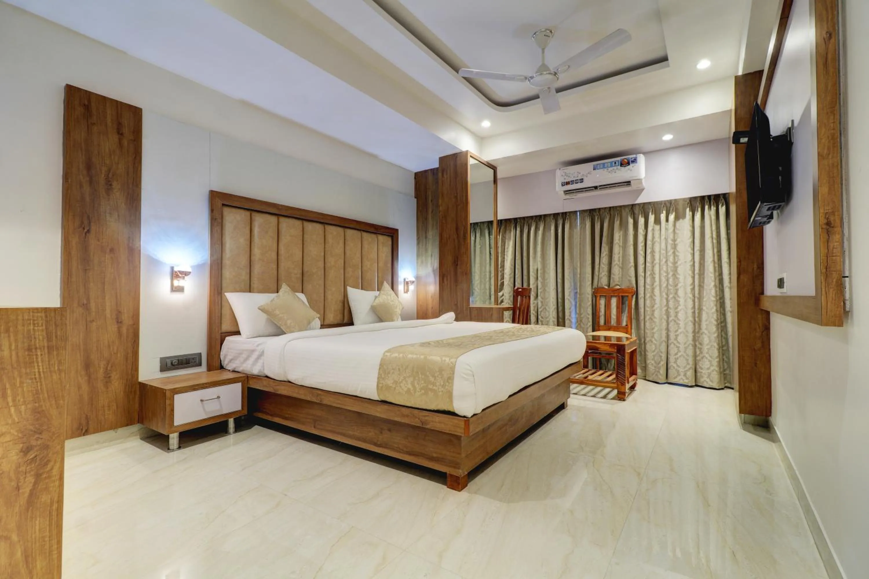 View (from property/room), Bed in Hotel Flysky Rooms & Banquets