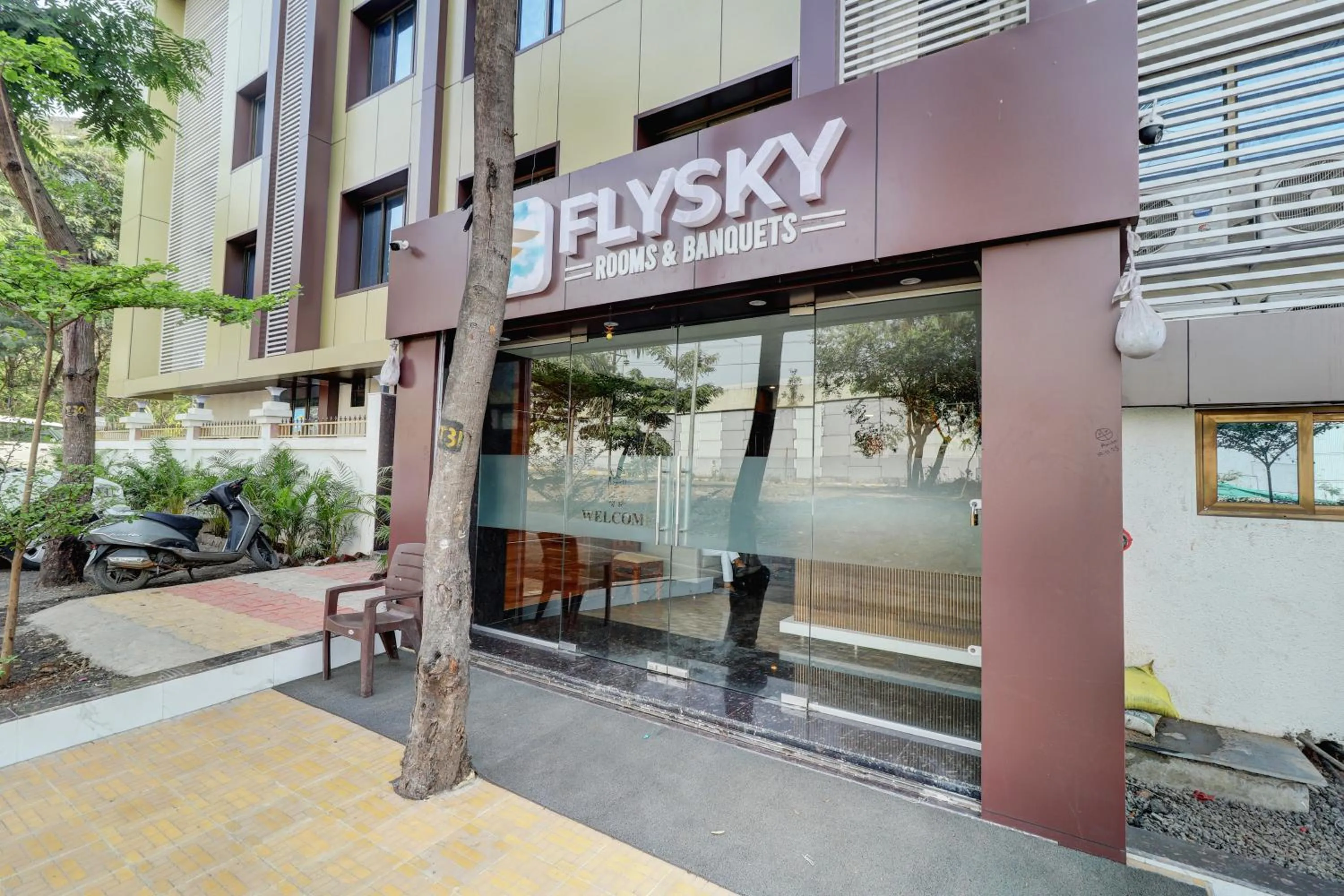 Property building in Hotel Flysky Rooms & Banquets