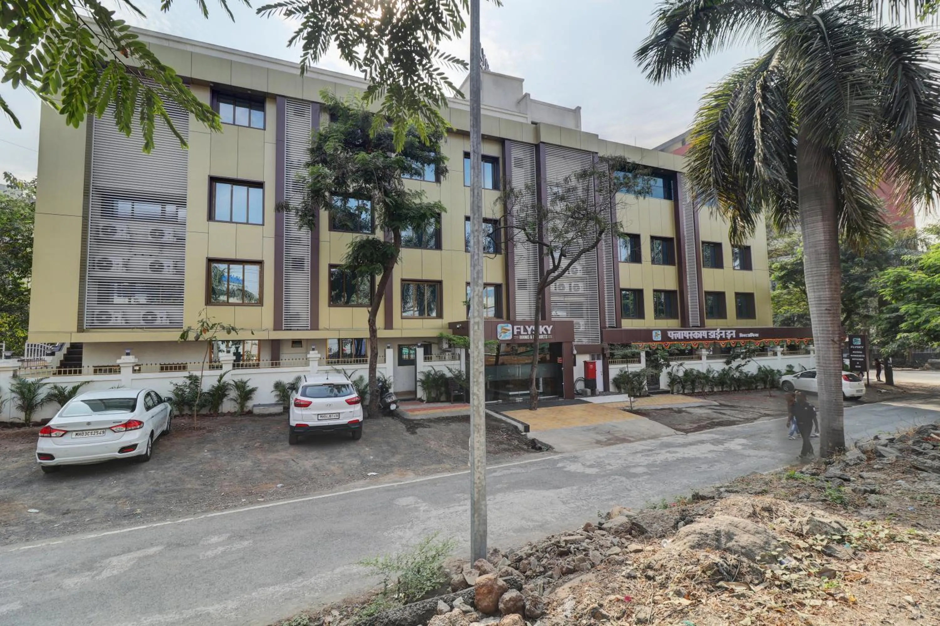 Parking in Hotel Flysky Rooms & Banquets