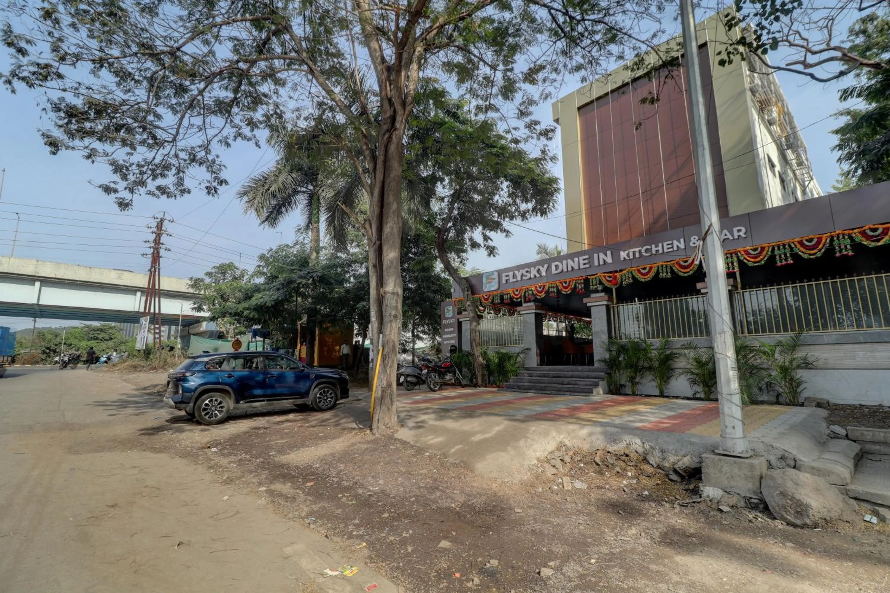 Street view in Hotel Flysky Rooms & Banquets