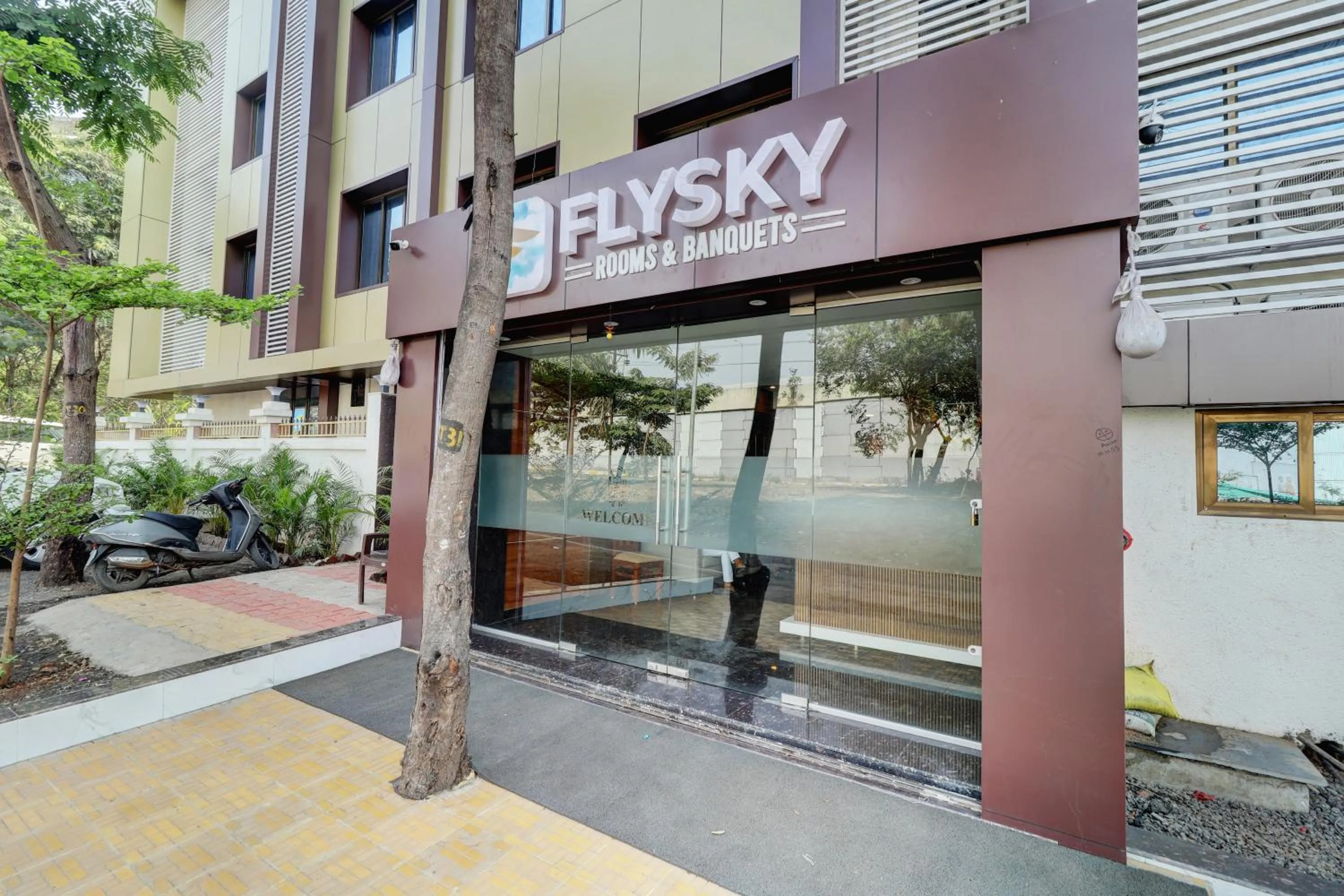 Property building in Hotel Flysky Rooms & Banquets