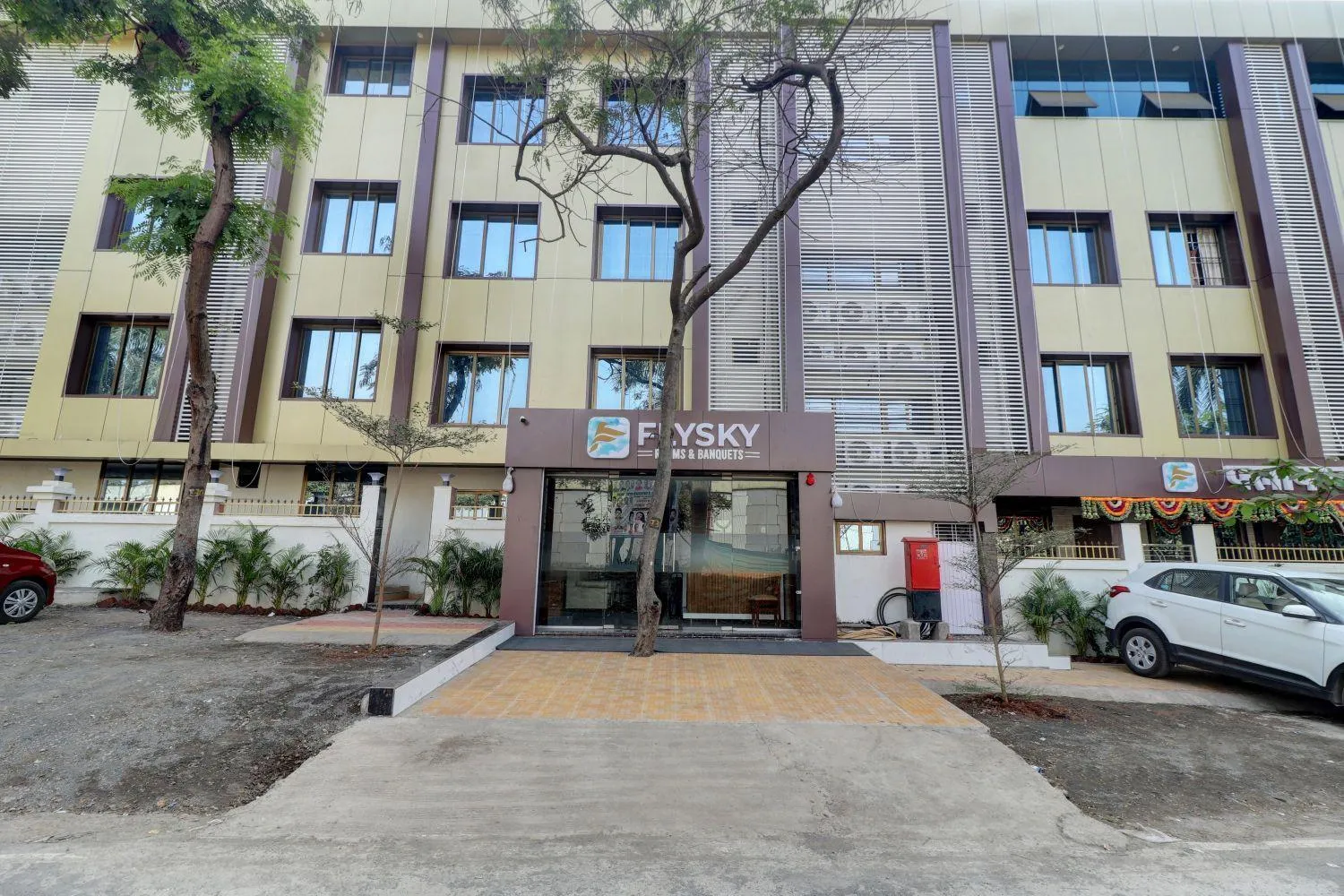 Property building in Hotel Flysky Rooms & Banquets