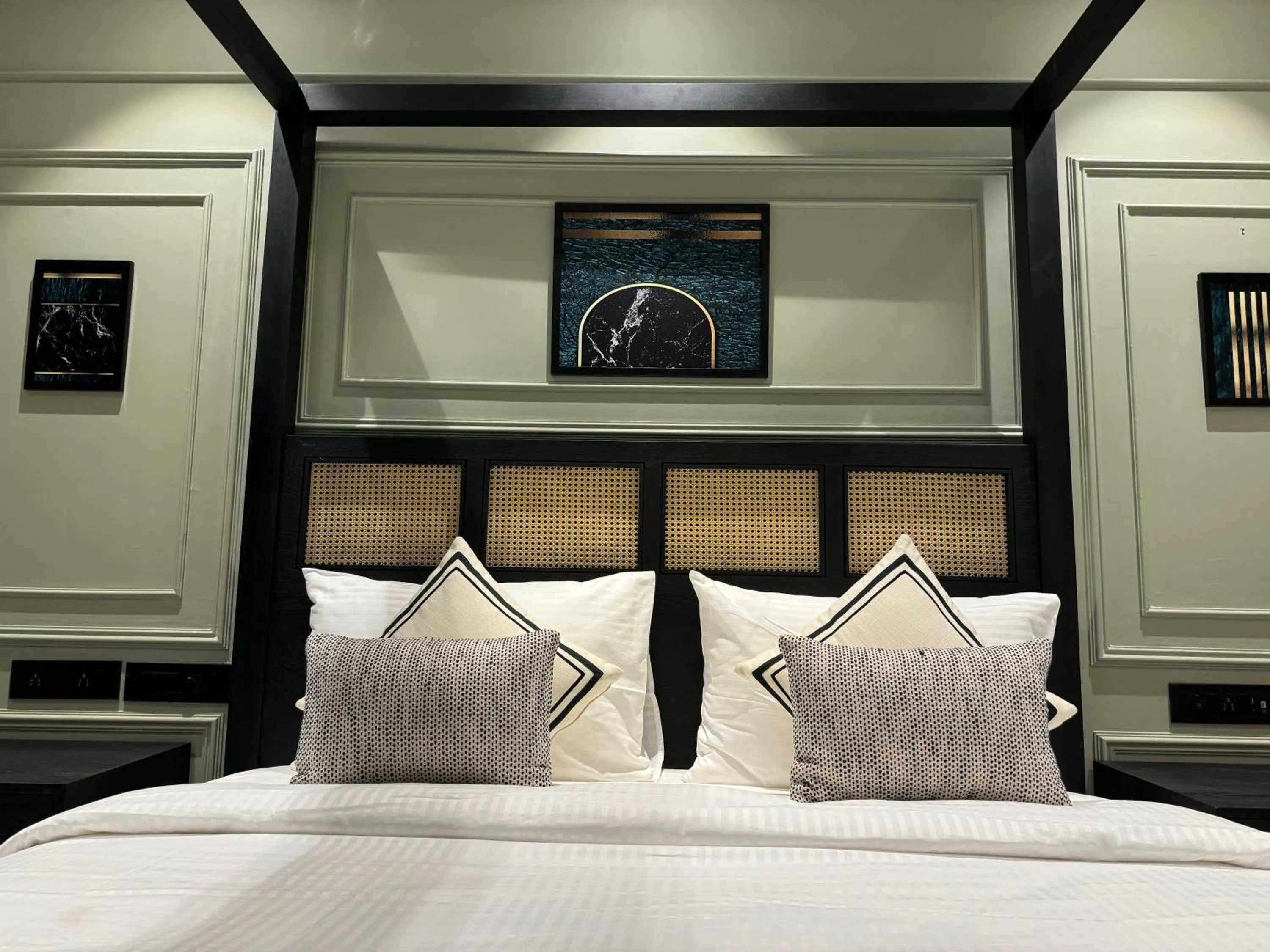 Bed in Hotel Mumbai House, Valnai Malad