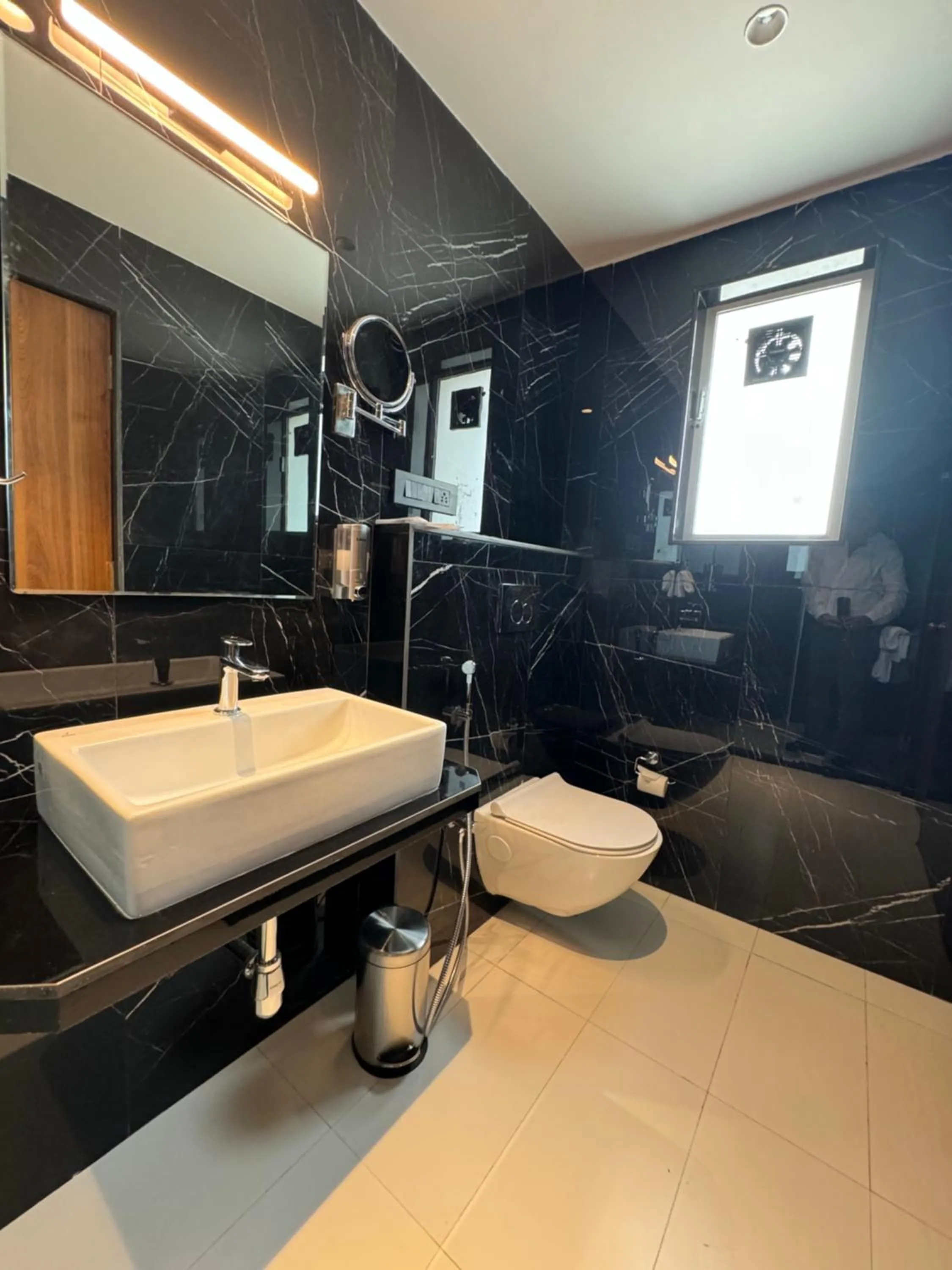 Bathroom in Hotel Mumbai House, Valnai Malad
