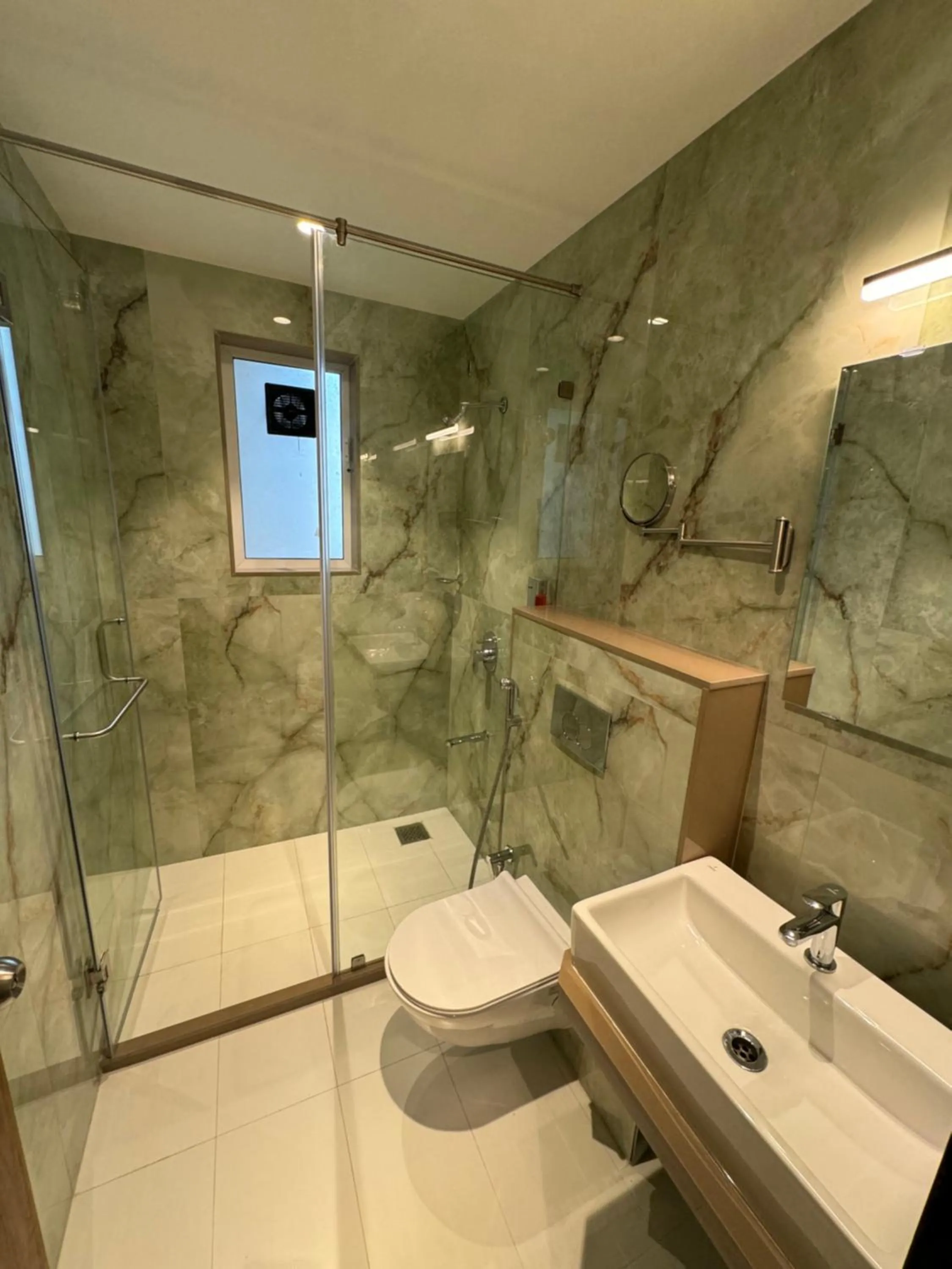 Toilet in Hotel Mumbai House, Valnai Malad