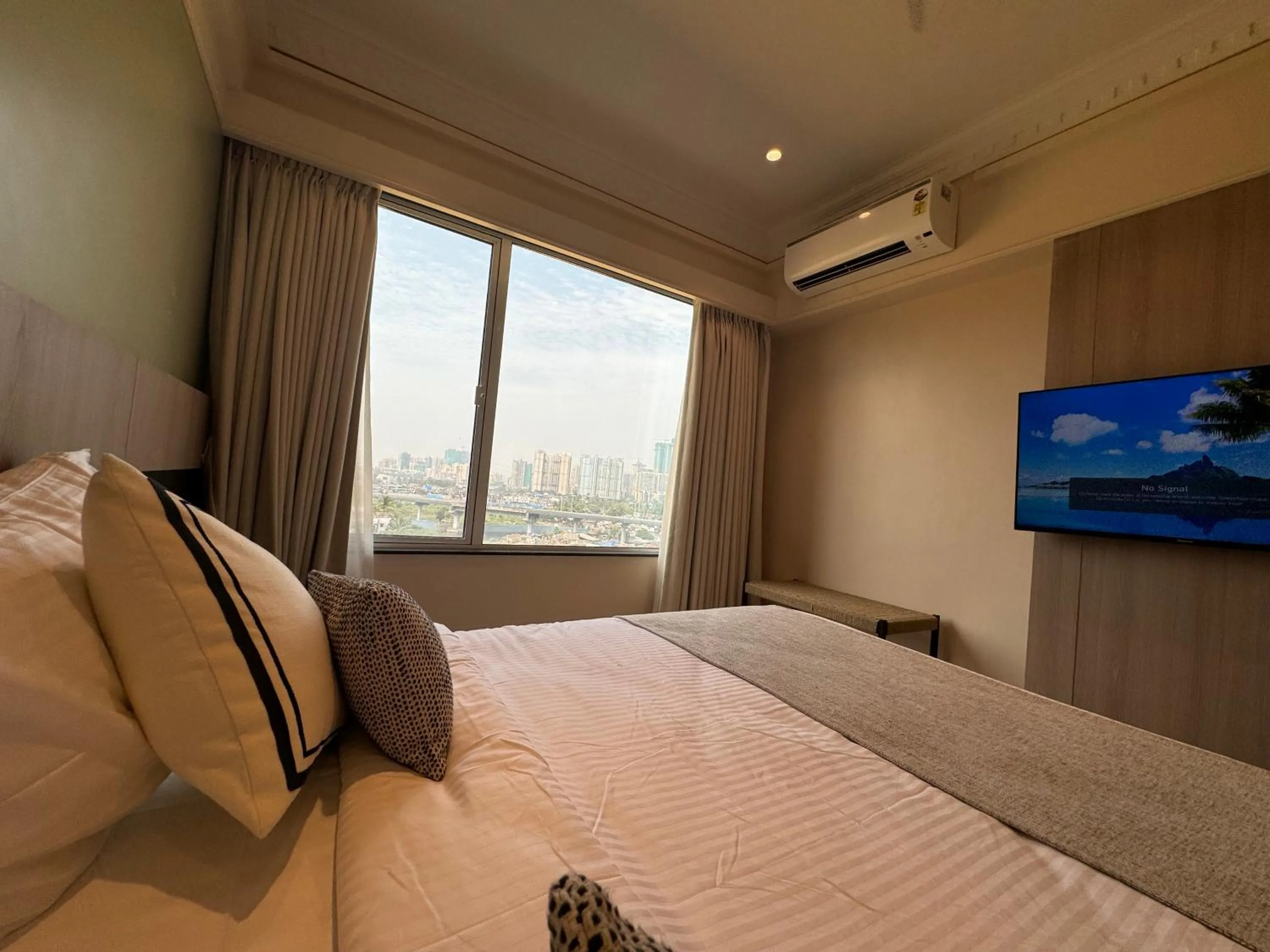 Bedroom, Bed in Hotel Mumbai House, Valnai Malad