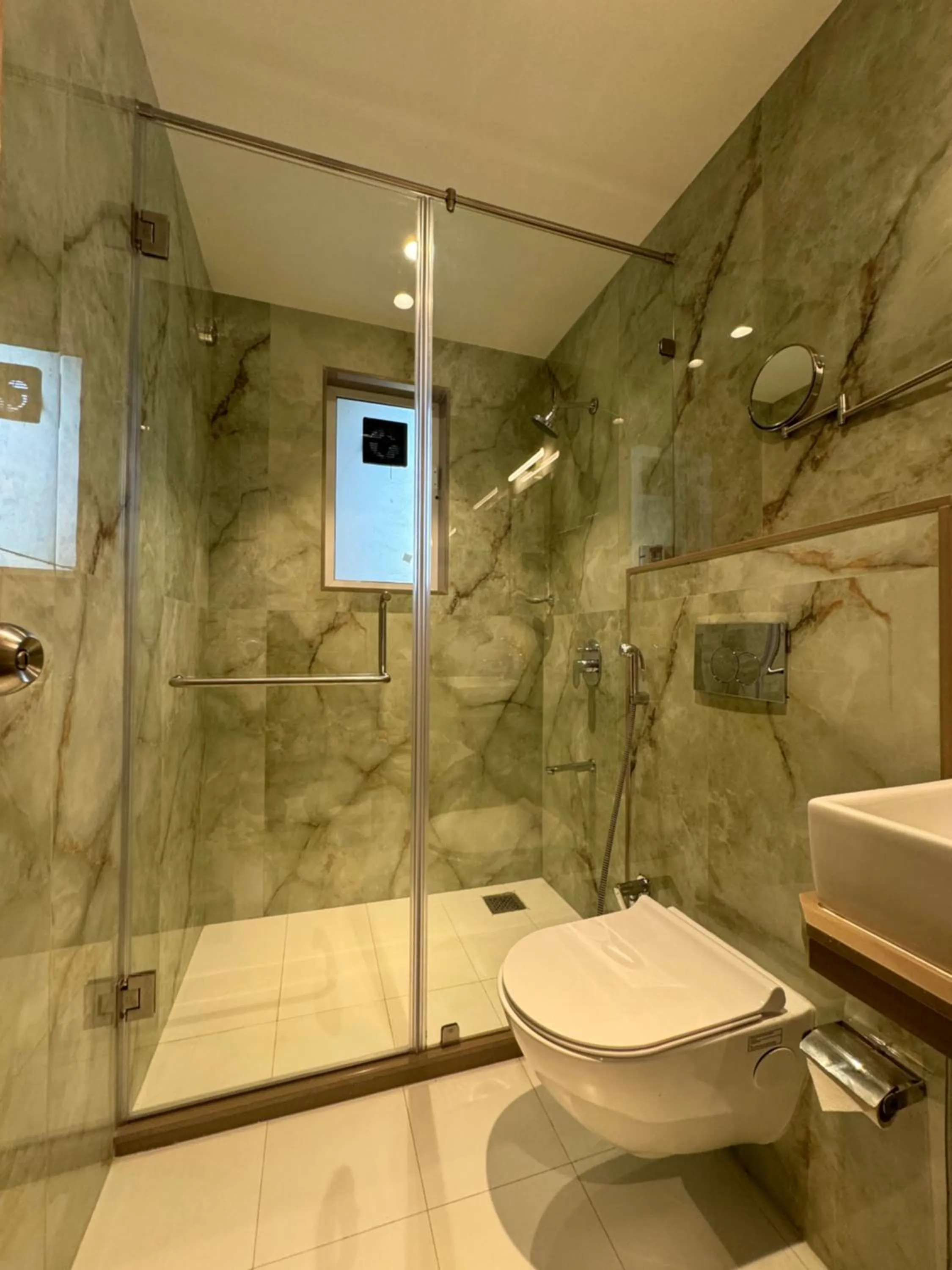 Bathroom in Hotel Mumbai House, Valnai Malad