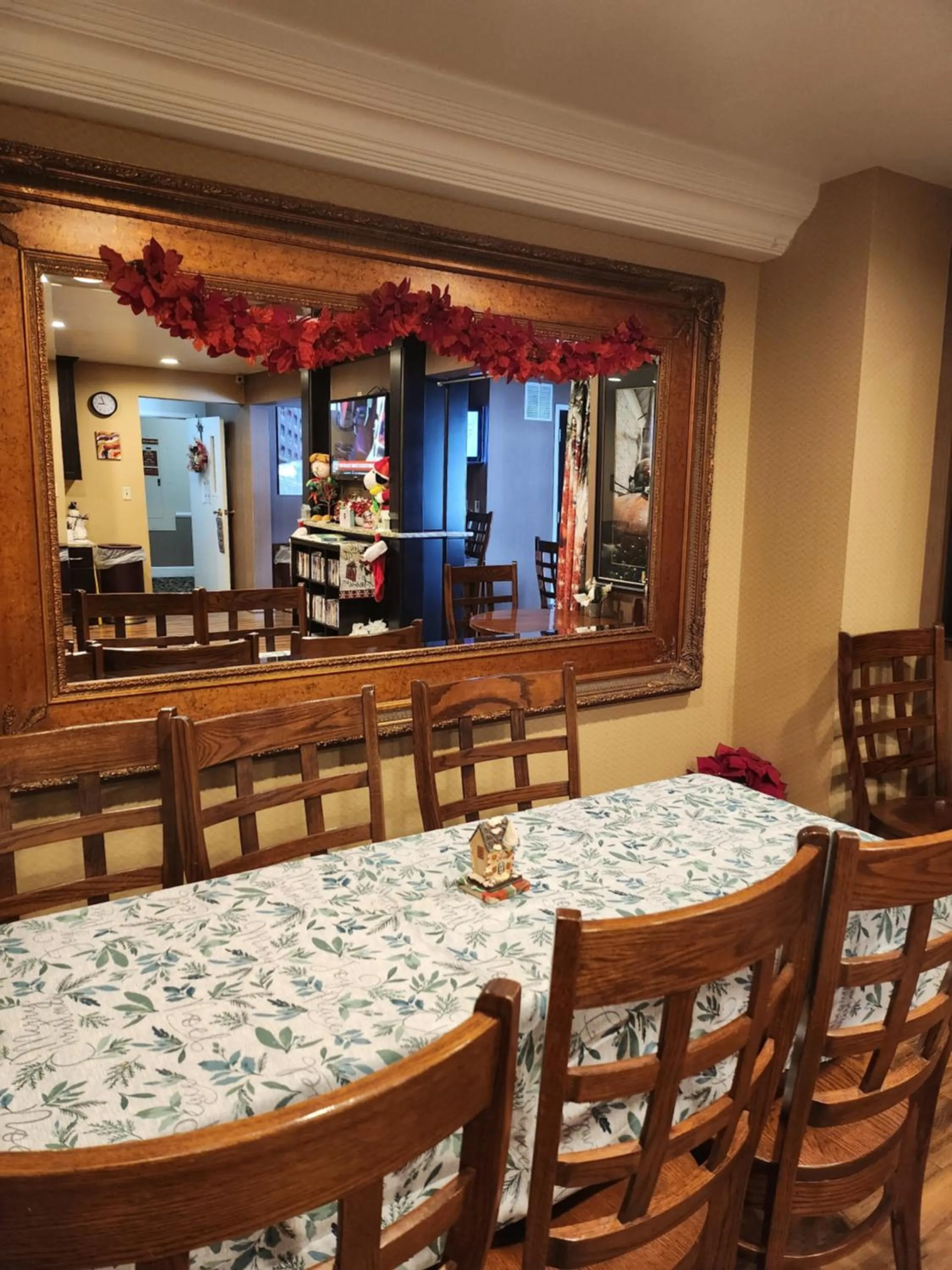 Seating area in Ashley Quarters Hotel Airport-Cincinnati