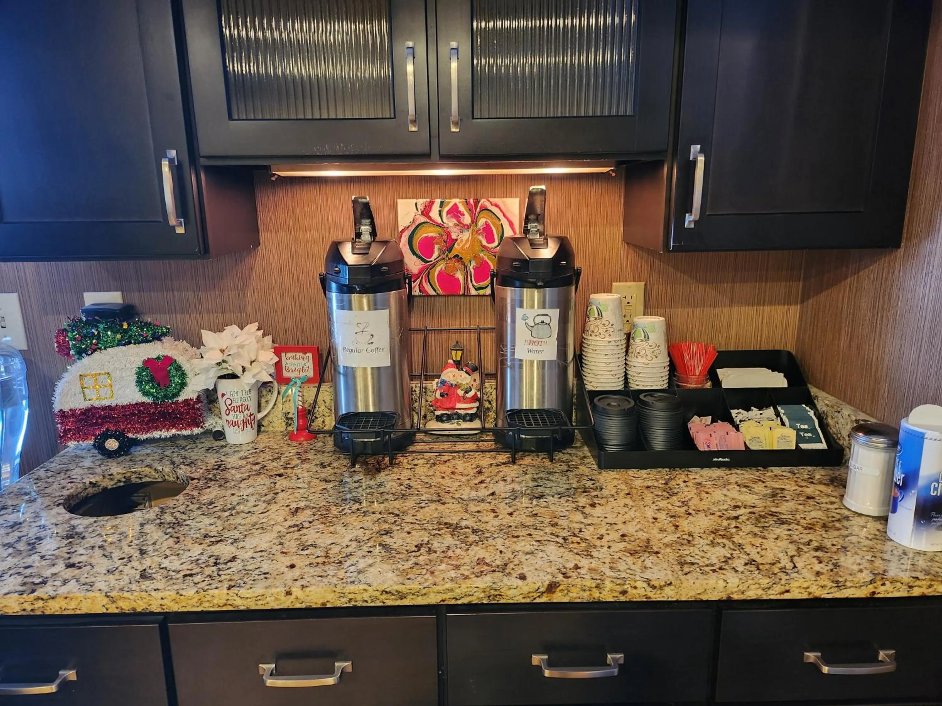 Coffee/tea facilities in Ashley Quarters Hotel Airport-Cincinnati