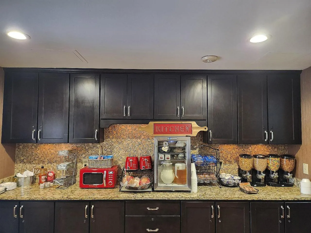 Breakfast in Ashley Quarters Hotel Airport-Cincinnati