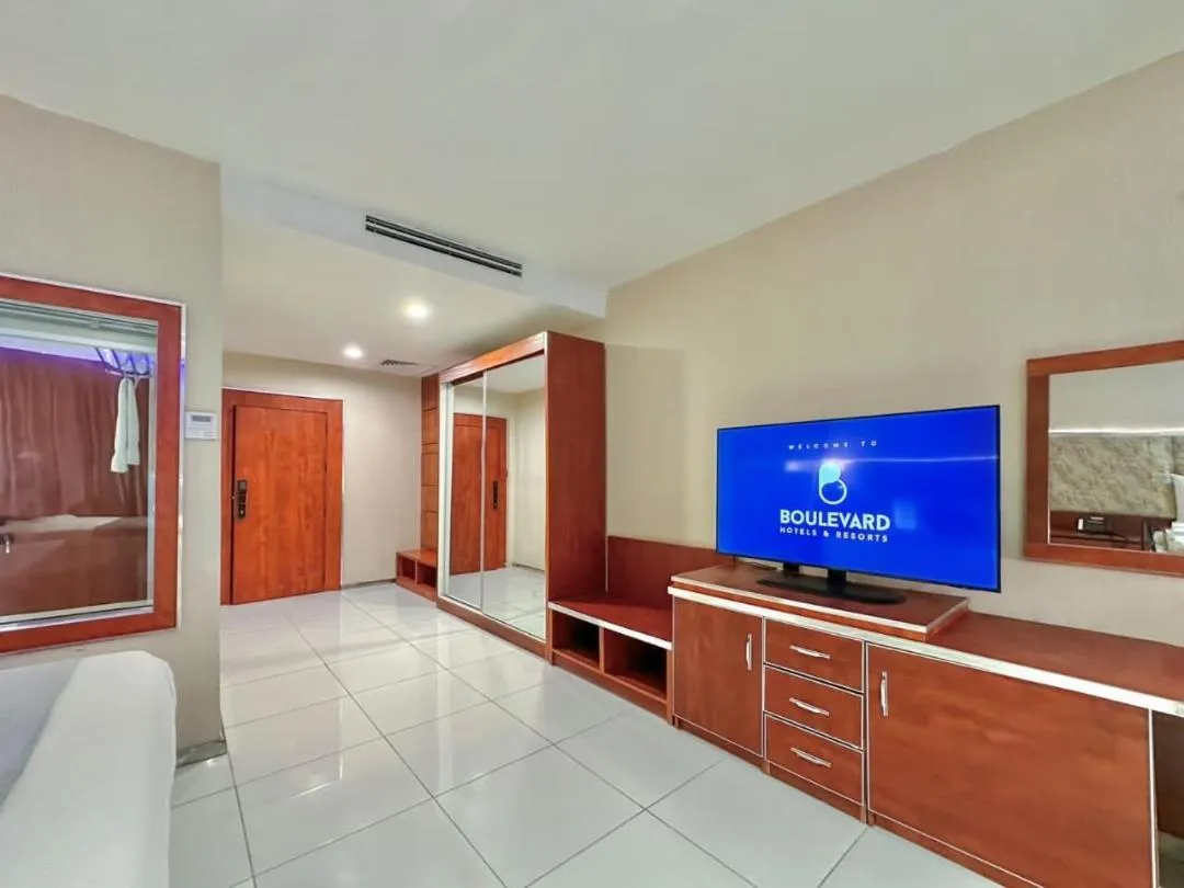 TV and multimedia in Boulevard Owerri Hotel