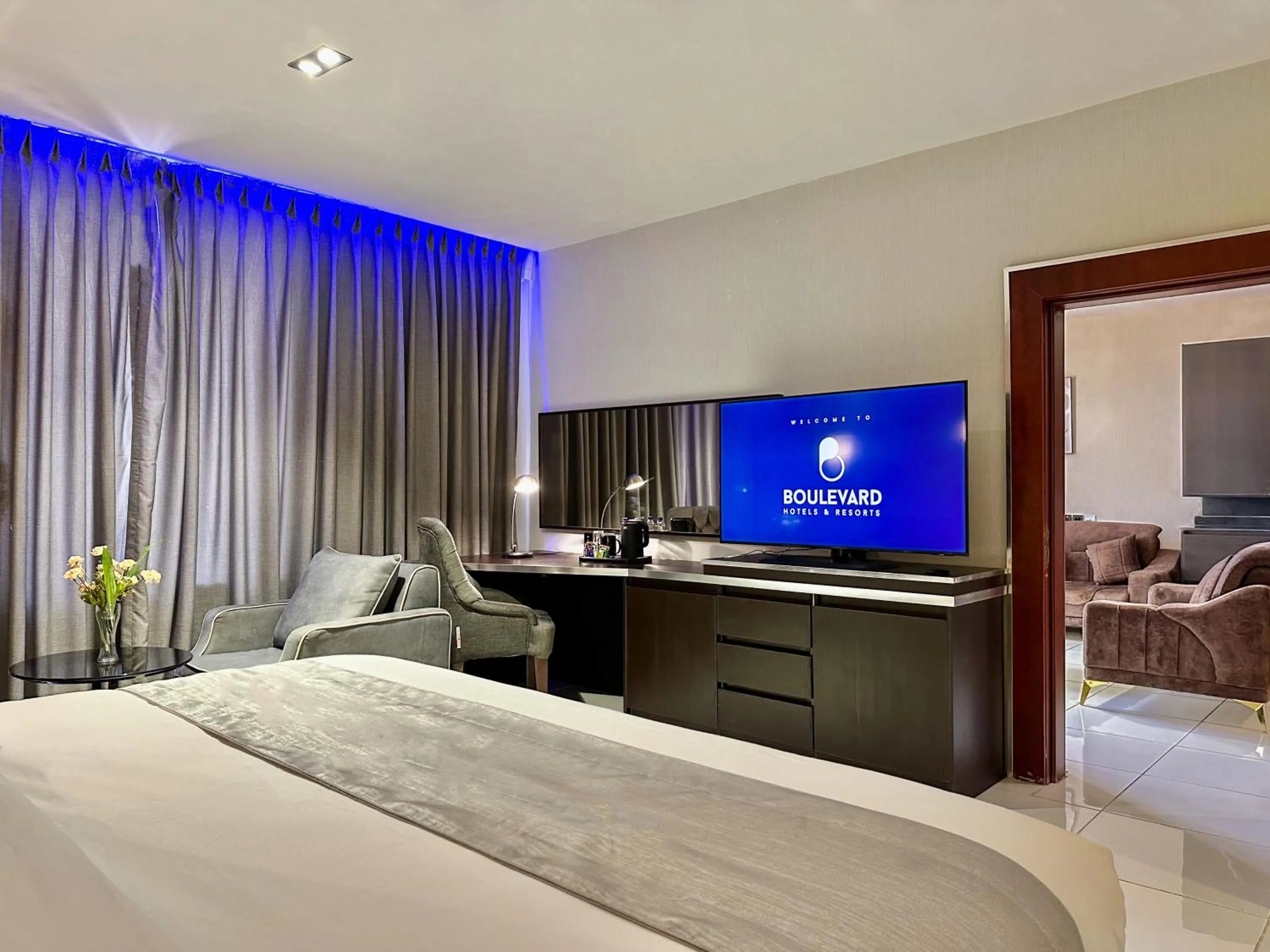 TV and multimedia, Bed in Boulevard Owerri Hotel