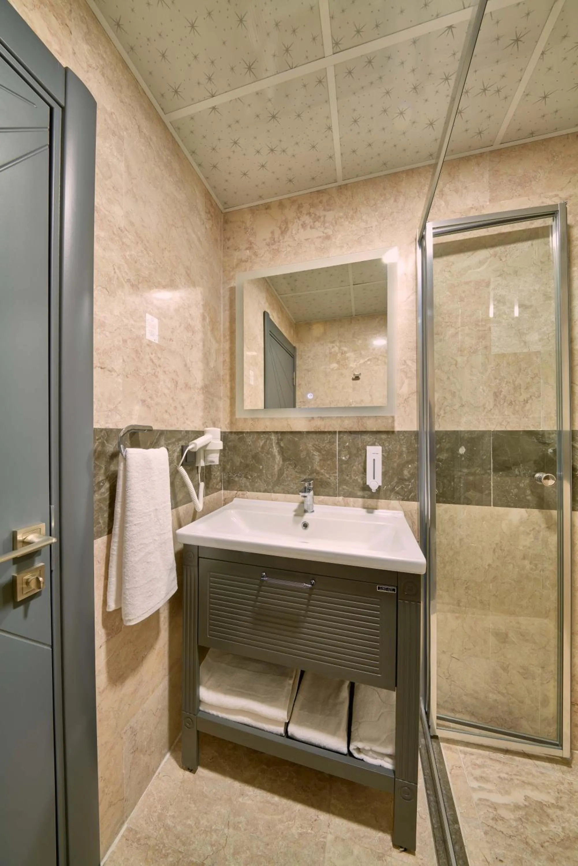 Shower in Rest by Dedeman Karabük