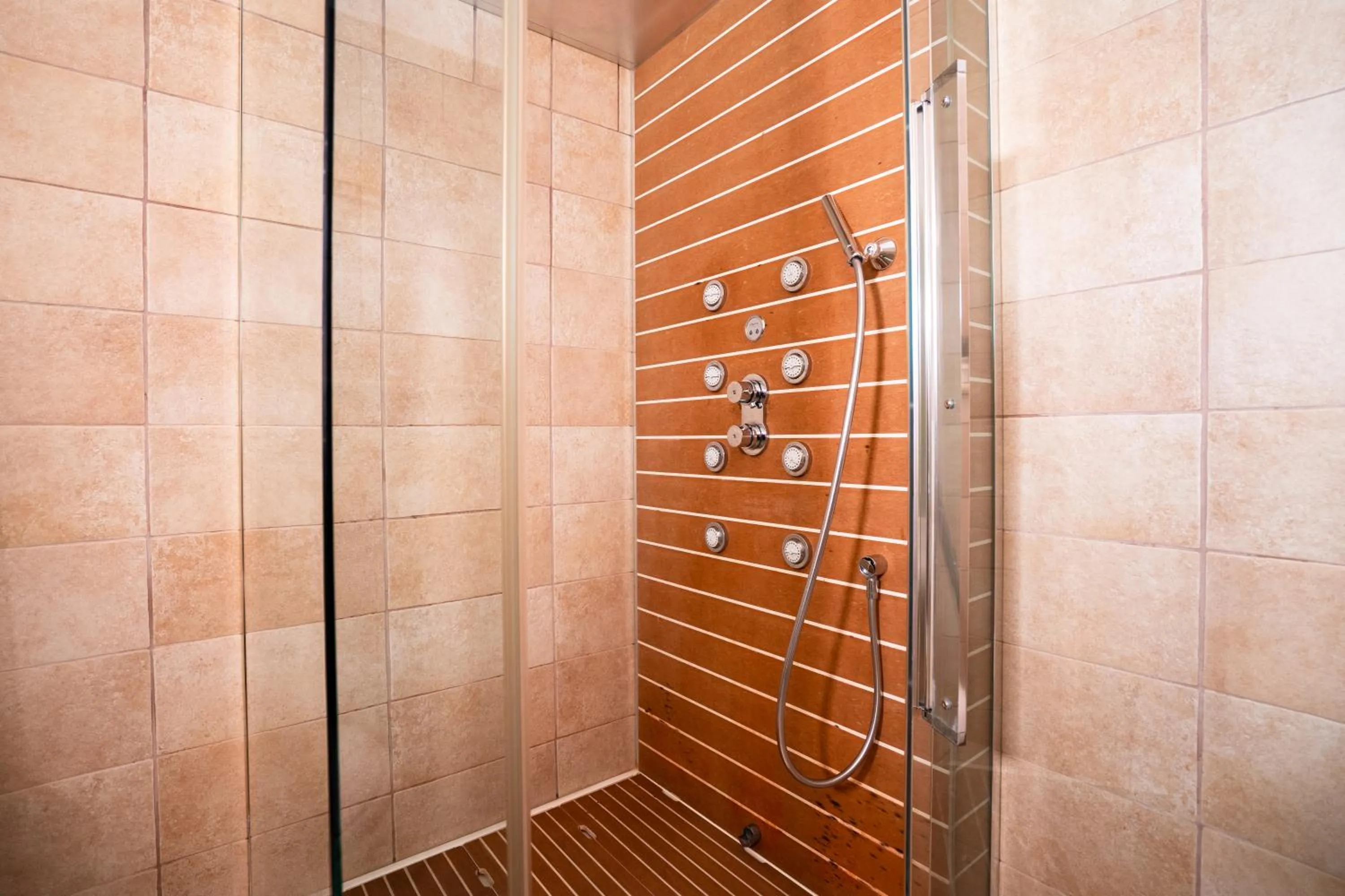 Shower in Villa D'Anzi B&B