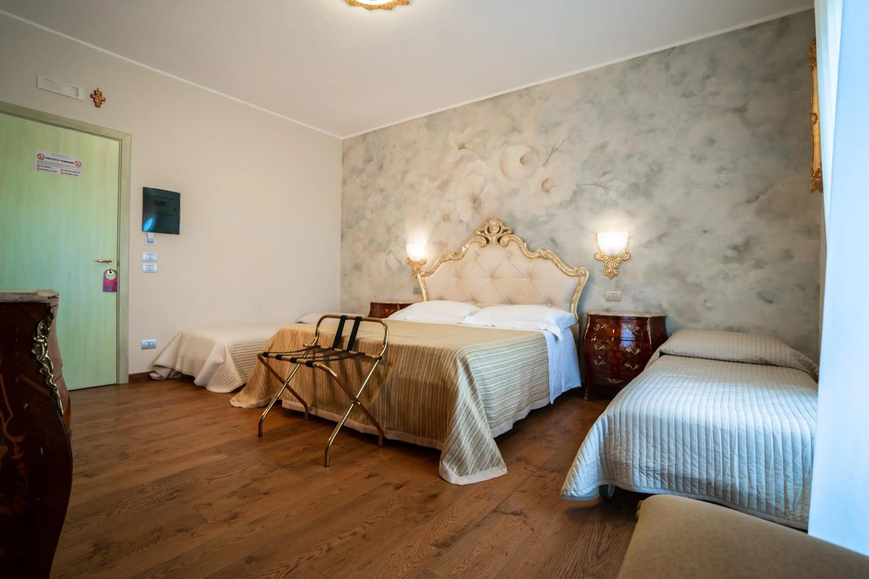 Bed in Villa D'Anzi B&B