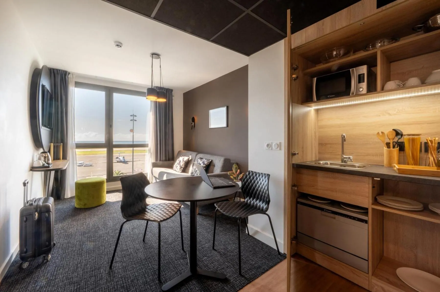 Kitchen or kitchenette in Nemea Appart Hotel Nice Arenas Aéroport