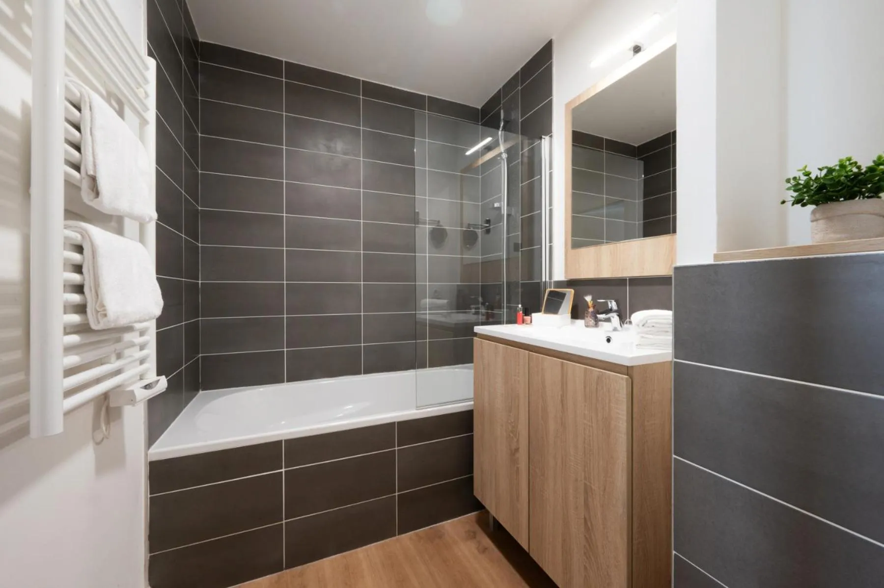 Bathroom in Nemea Appart Hotel Nice Arenas Aéroport