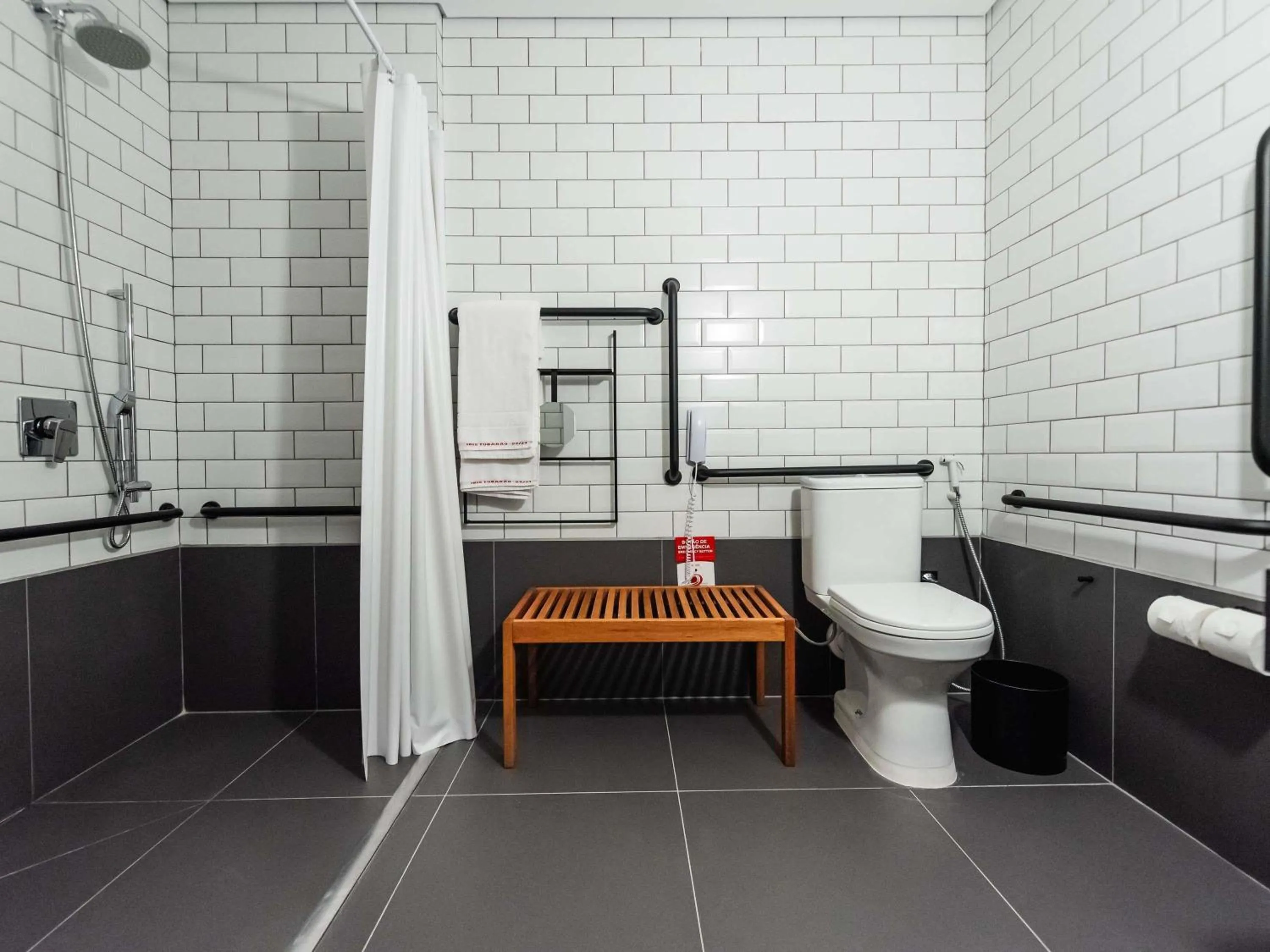 Bedroom in ibis Tubarão